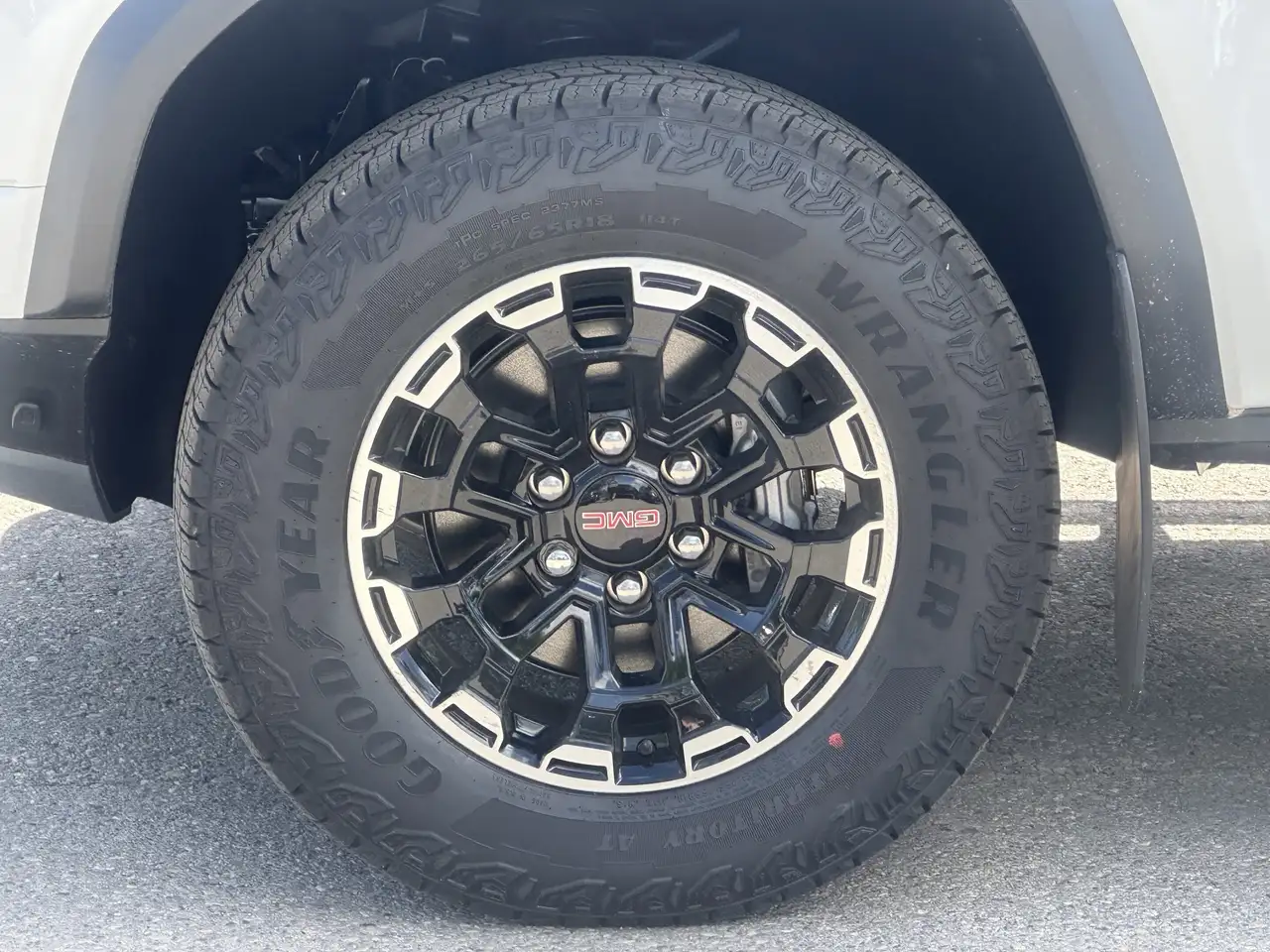 GMC Canyon снимка GMC Canyon