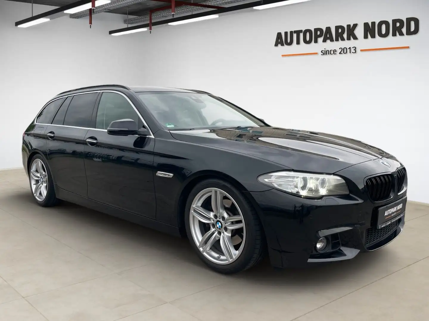 BMW 520 d xDrive Touring M-Sportpaket/AHK/LEDER/XENON Fekete - 2