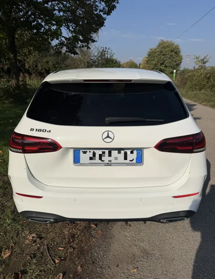 Mercedes-Benz B 180