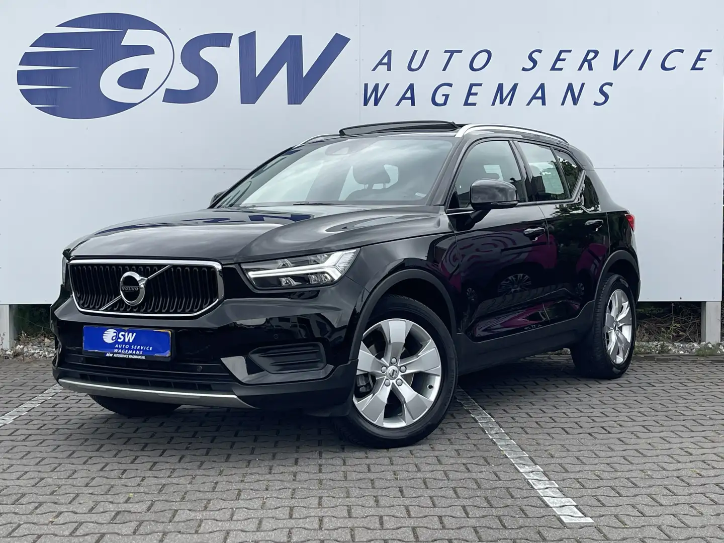 Volvo XC40 1.5 T3 Momentum | Pano | Camera | CarPlay | LED | Zwart - 1