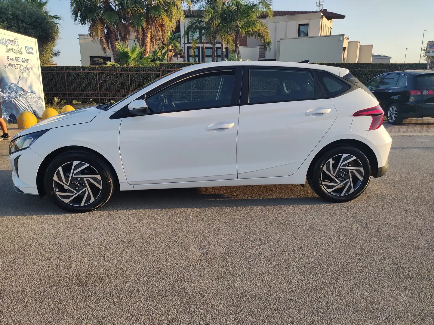 Hyundai i20 i20 1.2 mpi Connectline Navi Pack mt Wit - 1