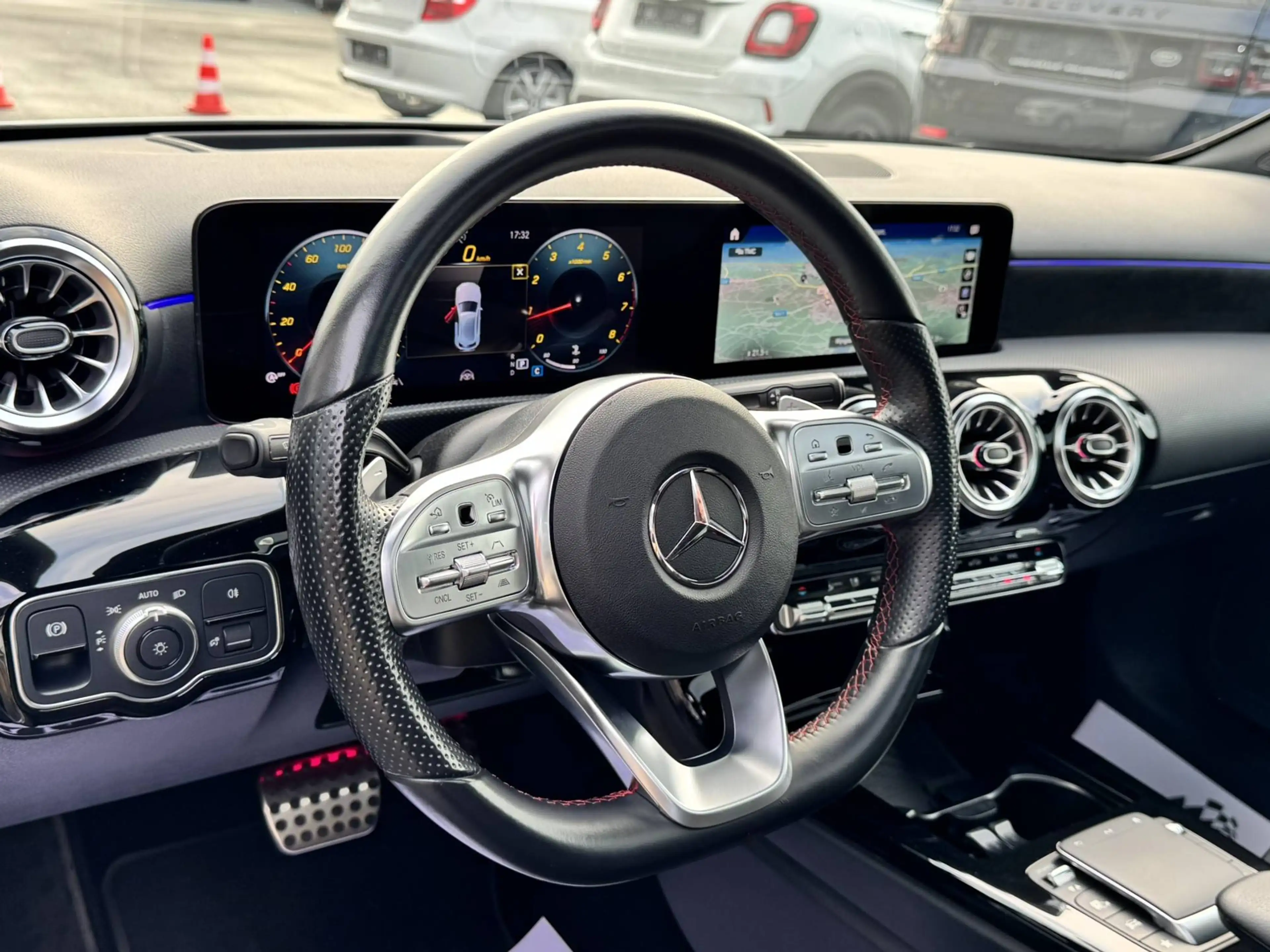 Mercedes-Benz A 200 AMG LINE / CARPLAY / 360 CAMERA / HUD / PANODAK / LED — photo 13