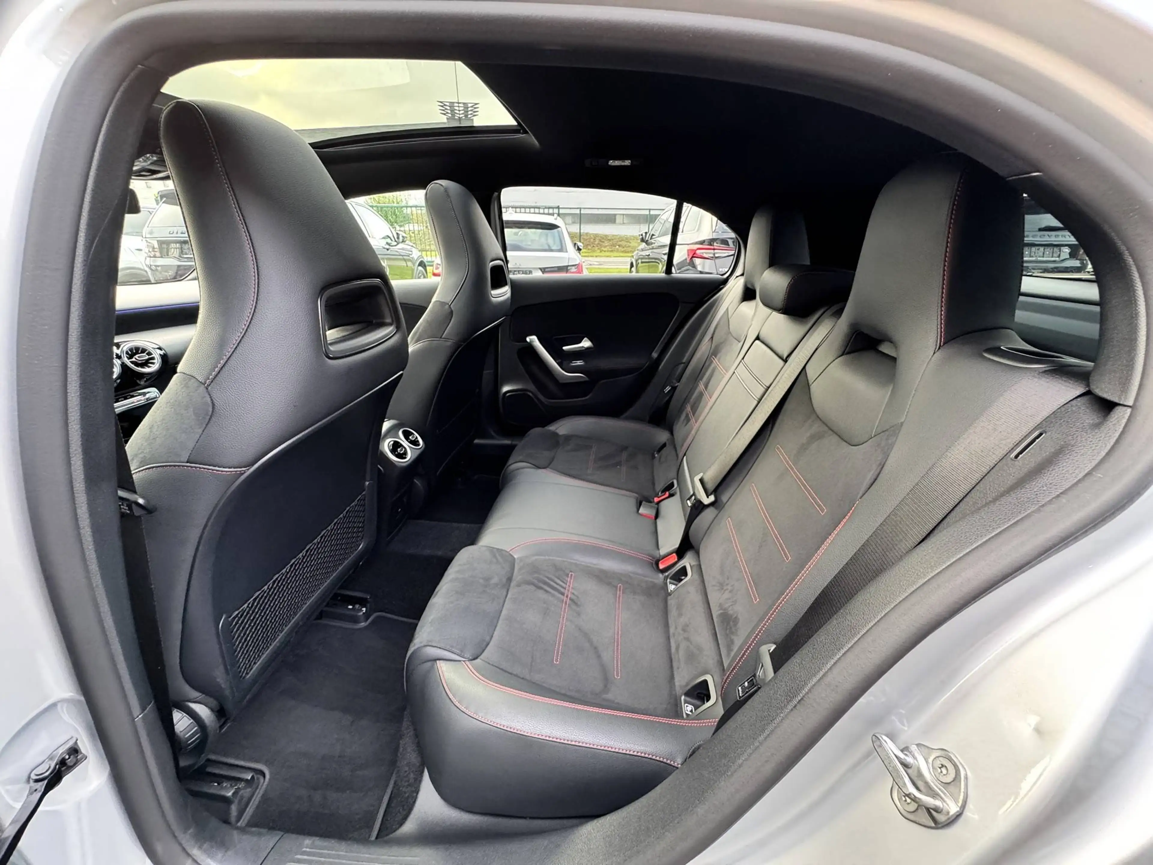 Mercedes-Benz A 200 AMG LINE / CARPLAY / 360 CAMERA / HUD / PANODAK / LED — photo 15