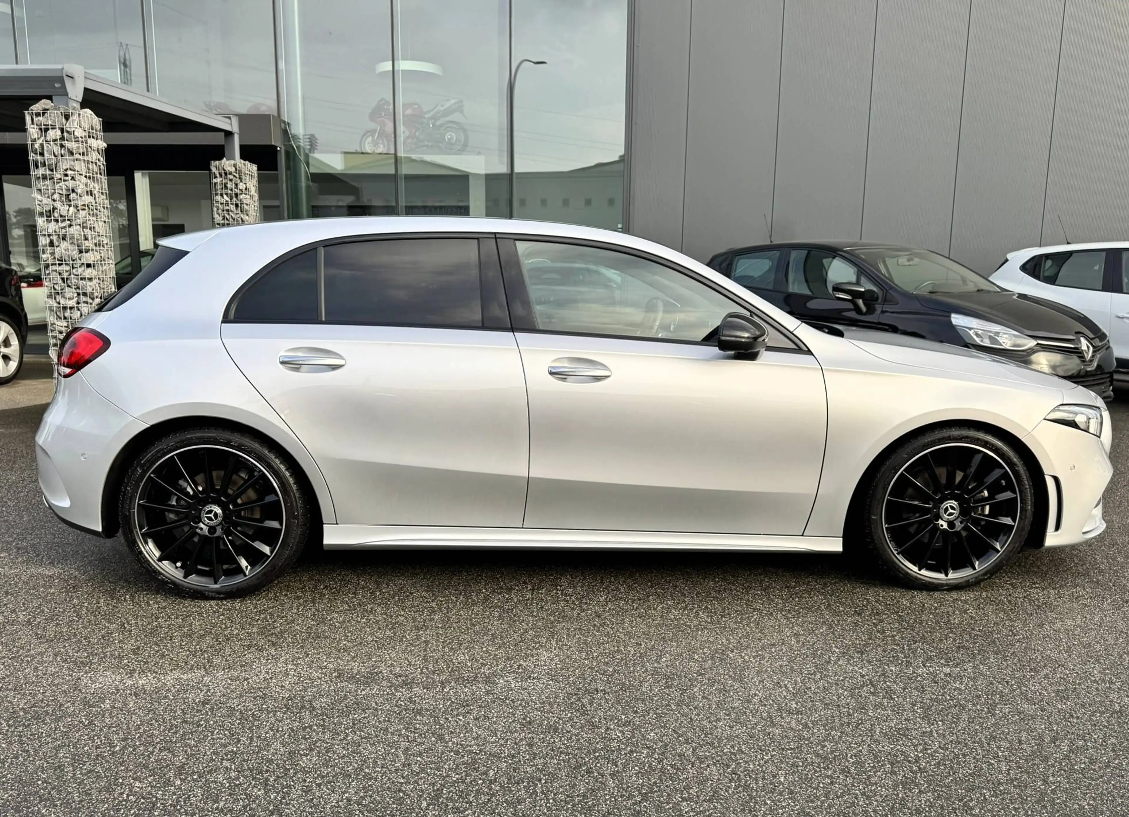 Mercedes-Benz A 200 AMG LINE / CARPLAY / 360 CAMERA / HUD / PANODAK / LED — photo 8