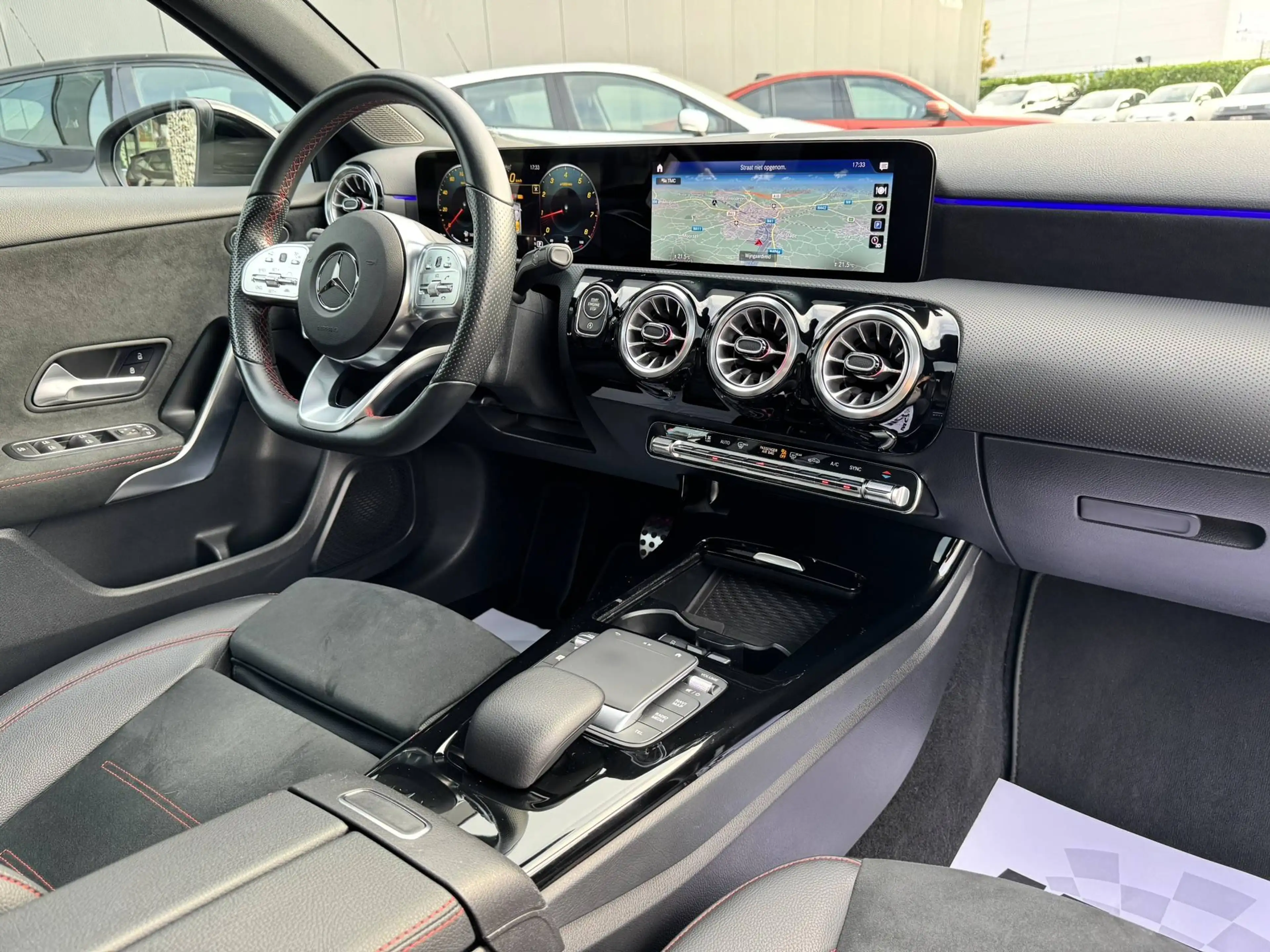 Mercedes-Benz A 200 AMG LINE / CARPLAY / 360 CAMERA / HUD / PANODAK / LED — photo 9