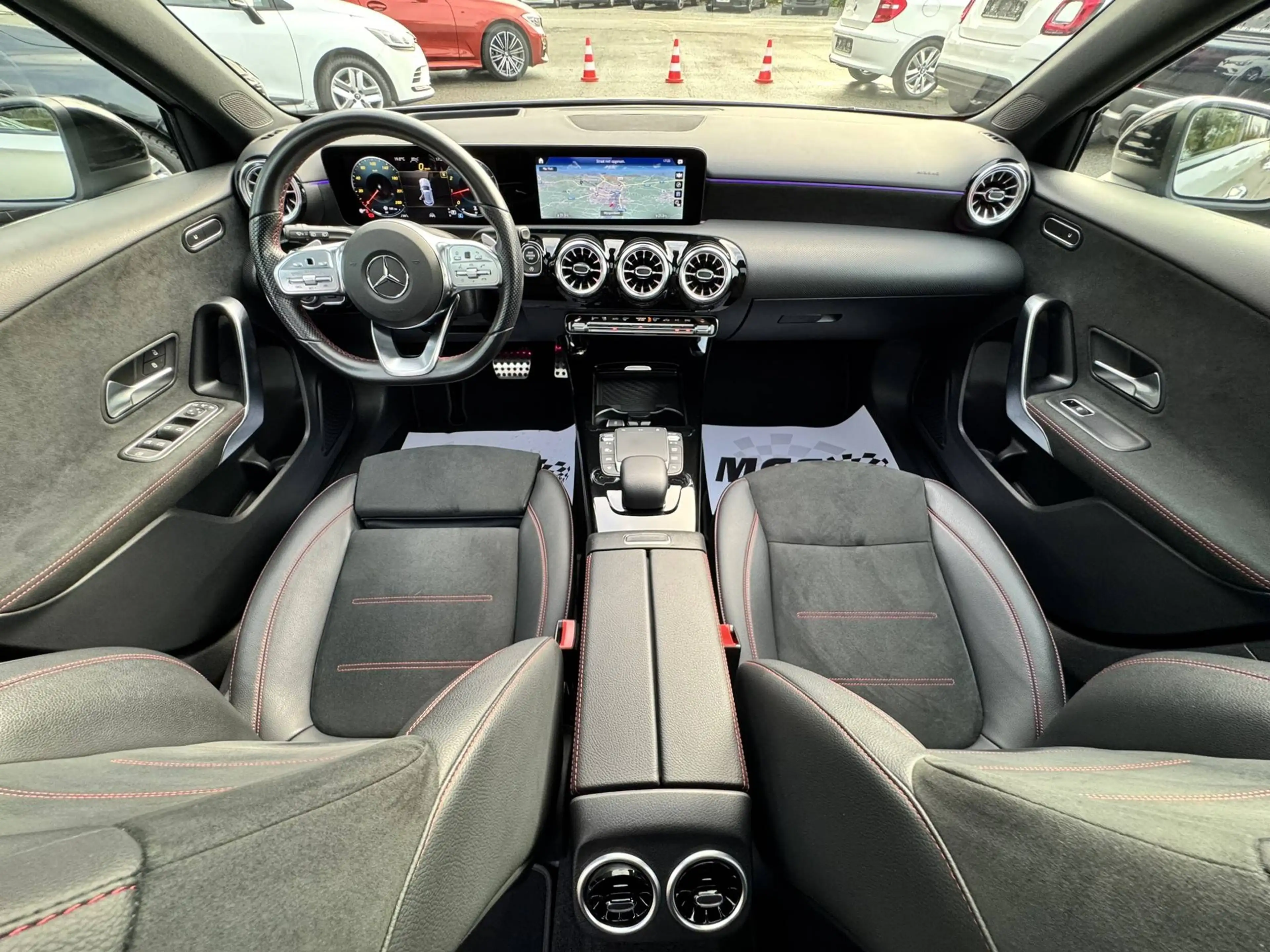 Mercedes-Benz A 200 AMG LINE / CARPLAY / 360 CAMERA / HUD / PANODAK / LED — photo 12
