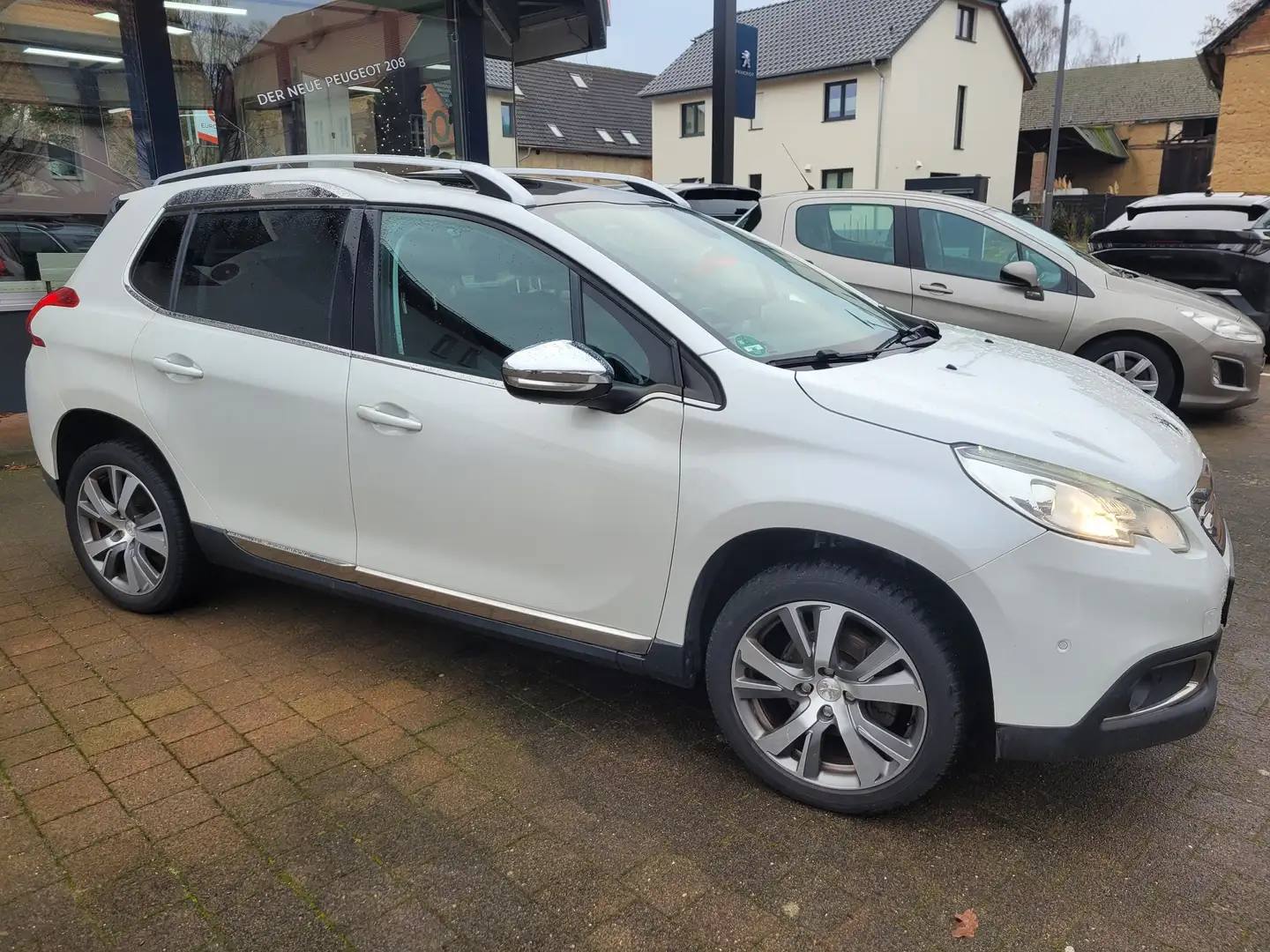 Peugeot 2008 Allure-Panorama-Start&Stop-Allwetter-NAVI Blanc - 2