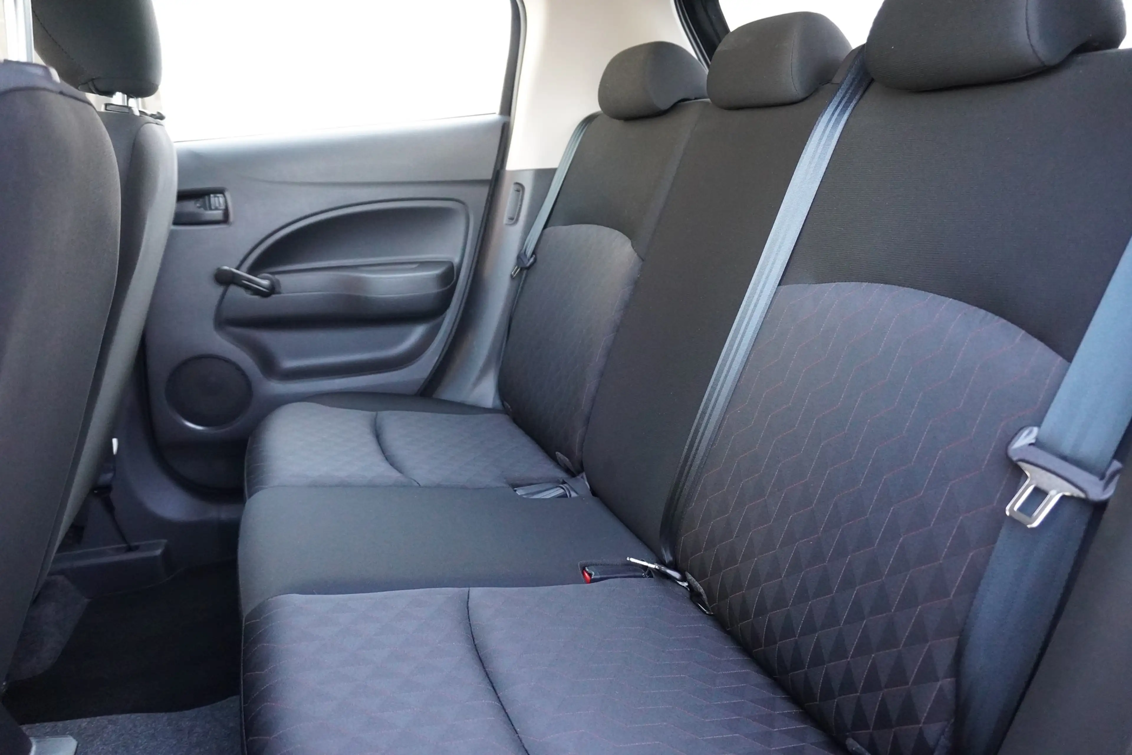 Mitsubishi Space Star 1.2 Select DAB Klima Freisprechanlage — photo 12