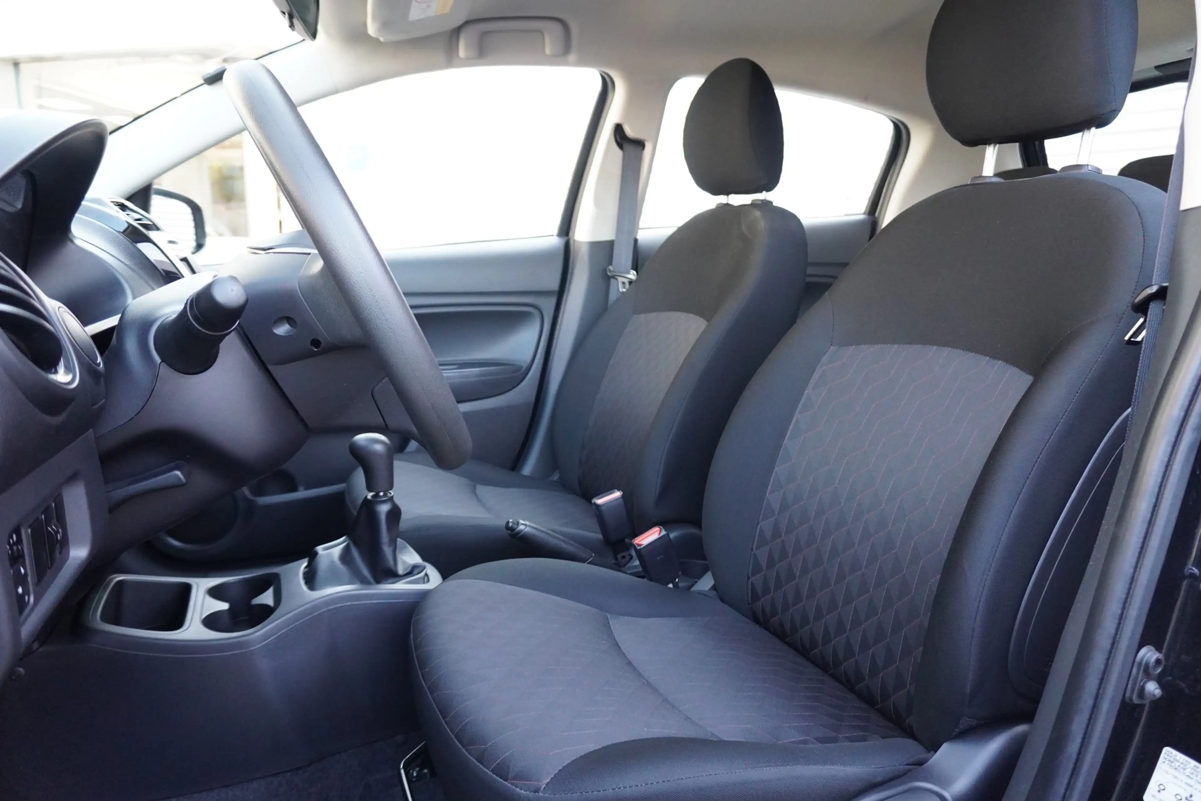 Mitsubishi Space Star 1.2 Select DAB Klima Freisprechanlage — photo 11