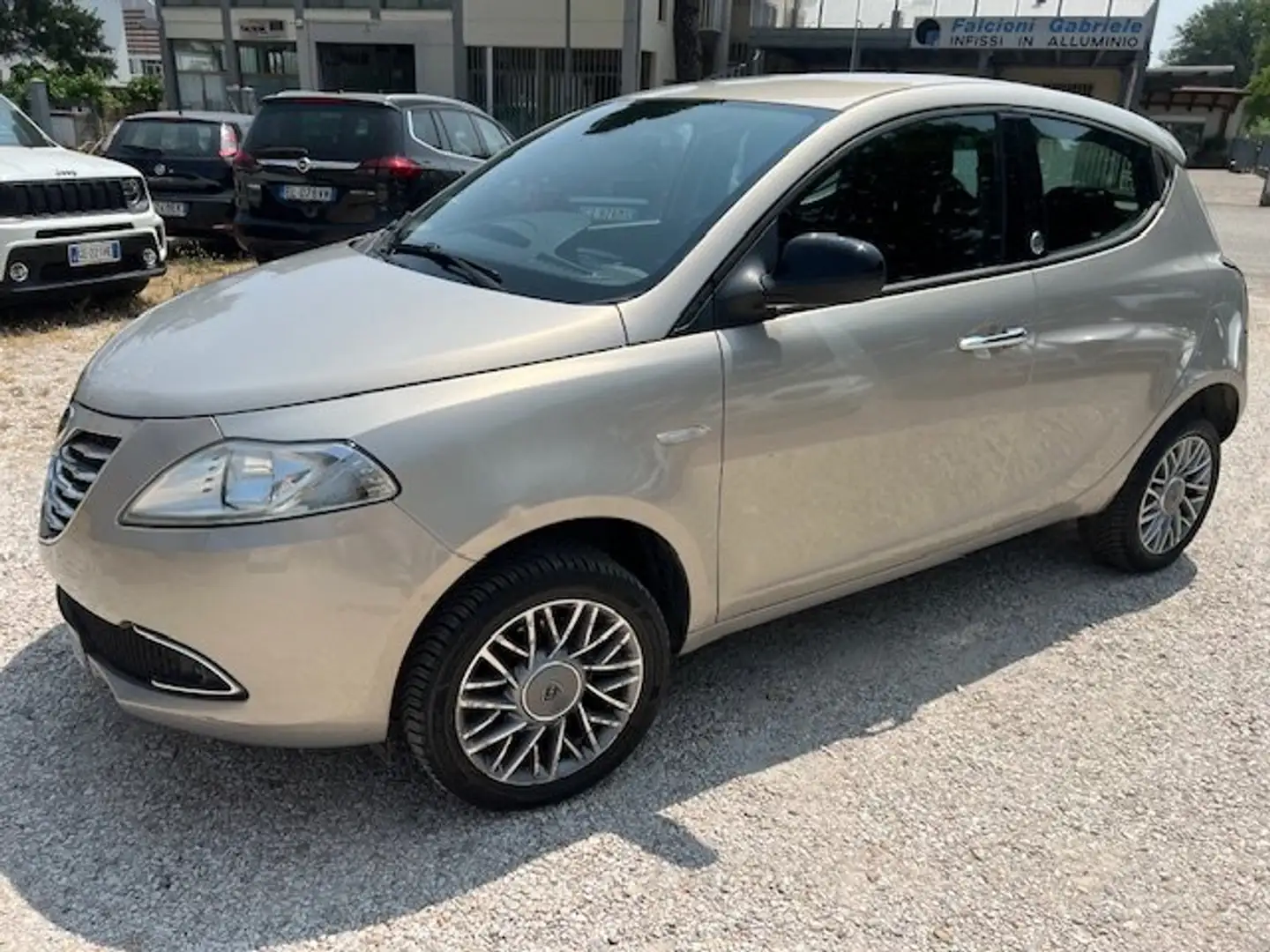 Lancia Ypsilon 0.9 t.air Gold ecochic metano 80cv Oro - 1