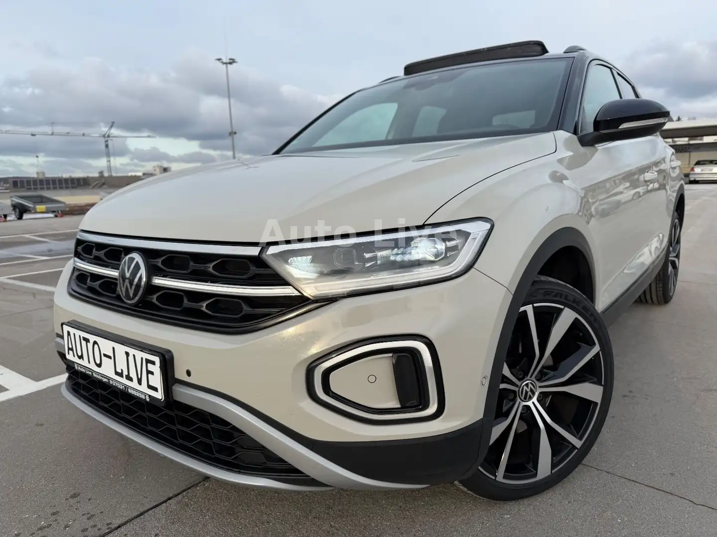 Volkswagen T-Roc 2.0 TDI*DSG*VIRTUAL*PAN*MATRIX*KAMERA*NAVI Grijs - 1