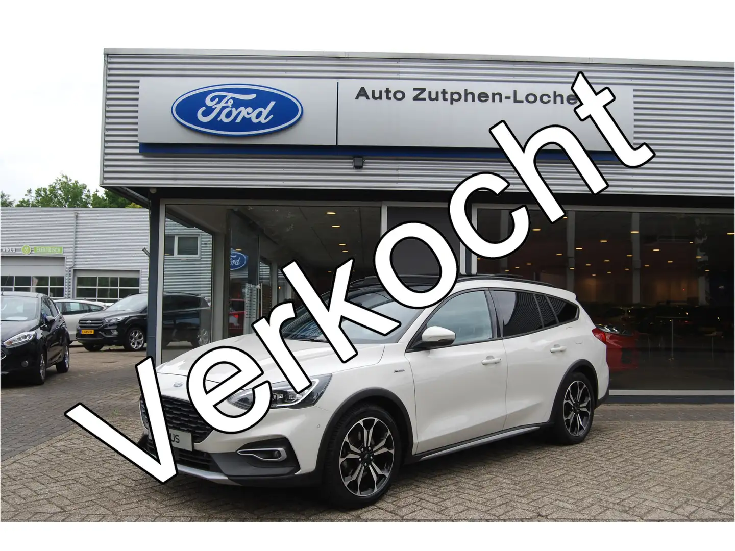 Ford Focus Wagon 1.5 EcoBoost 182PK Active Automaat TREKHAAK Wit - 1