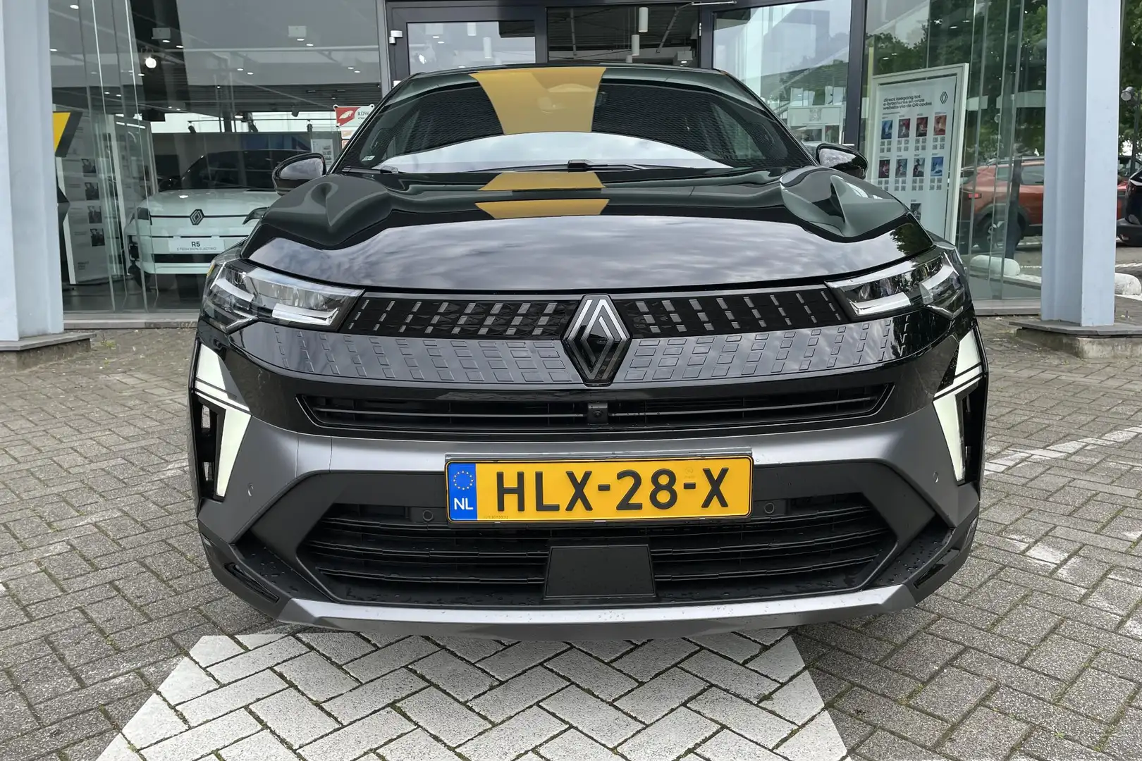 Renault Captur 1.6 E-Tech full hybrid 145 esprit Alpine Pack ligh Zwart - 2