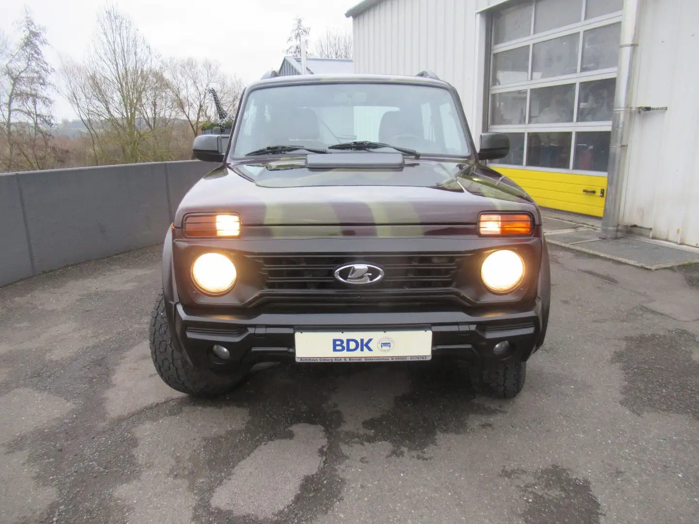 Lada Niva BRONTO 4x4  KLIMA SHZG AHK CAMOUFLAGE RADIO Verde - 2