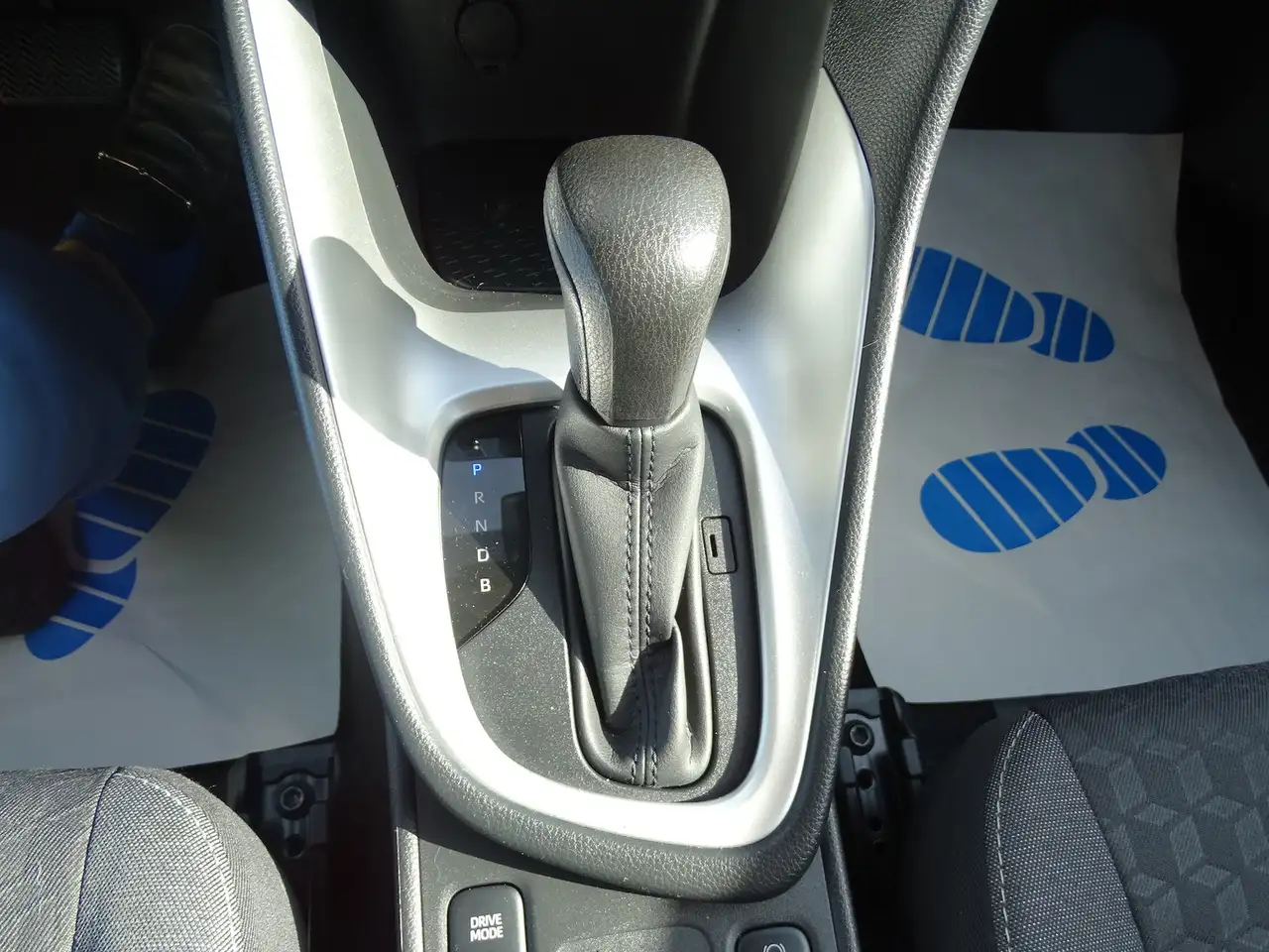 Toyota Yaris 1.5 Dual -VVT Hybrid Team Deutschland Auto, миниатюра 10
