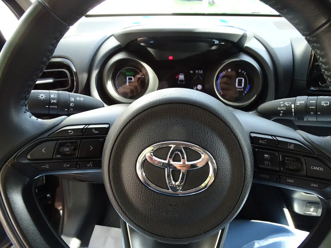 Toyota Yaris 1.5 Dual -VVT Hybrid Team Deutschland Auto, миниатюра 12