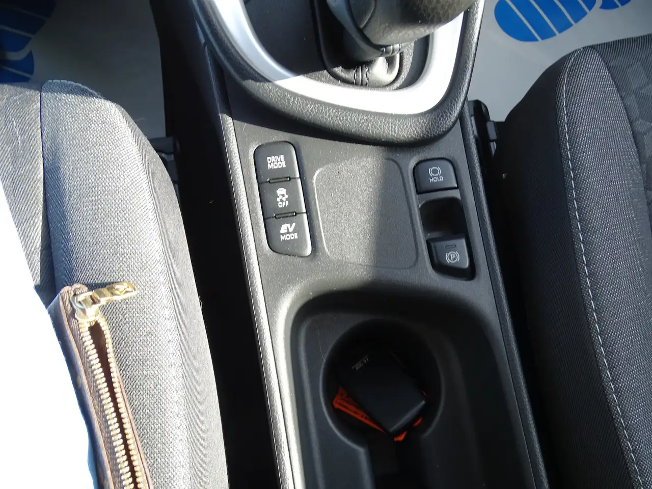 Toyota Yaris 1.5 Dual -VVT Hybrid Team Deutschland Auto, миниатюра 13