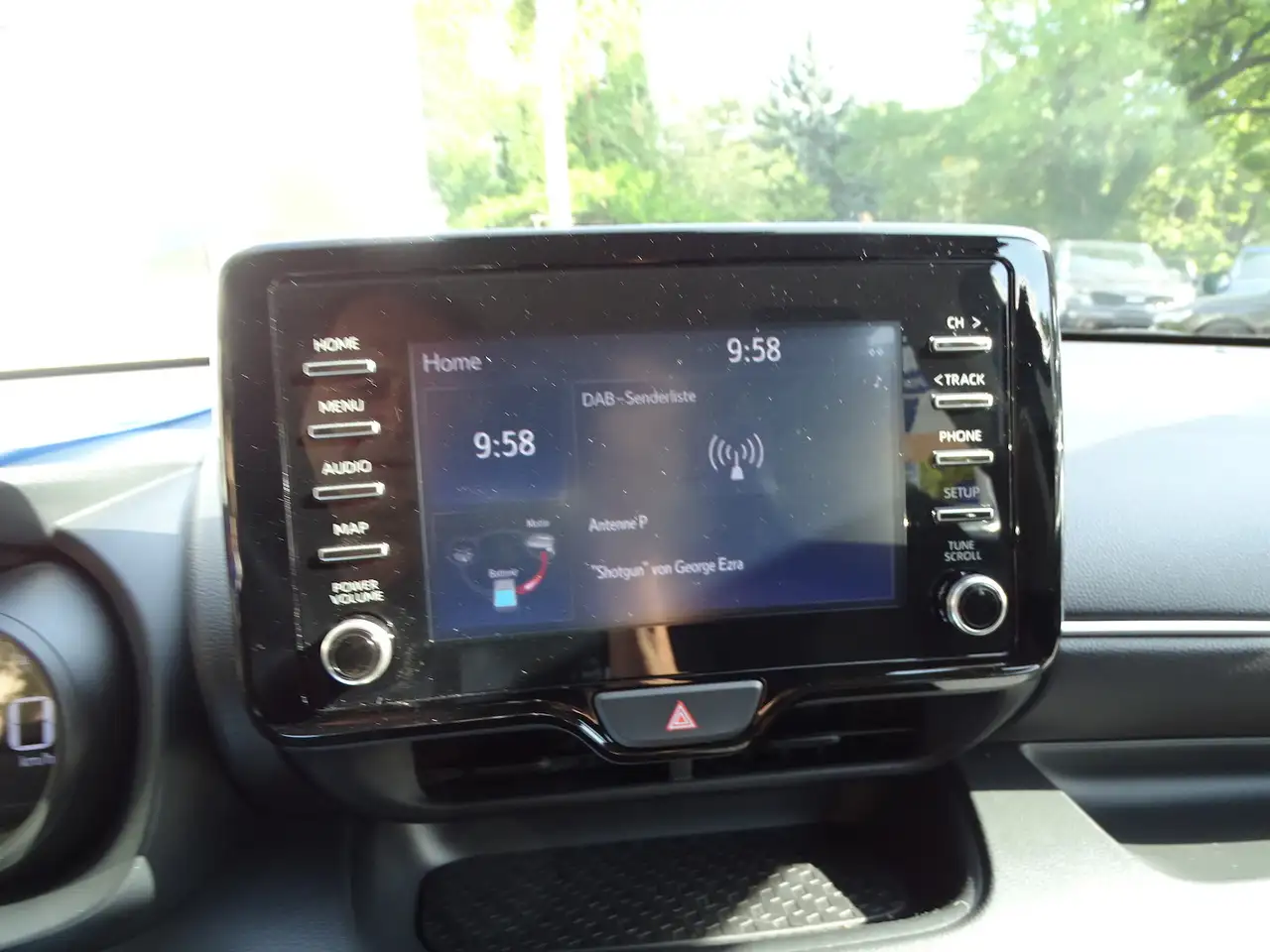 Toyota Yaris 1.5 Dual -VVT Hybrid Team Deutschland Auto, миниатюра 11