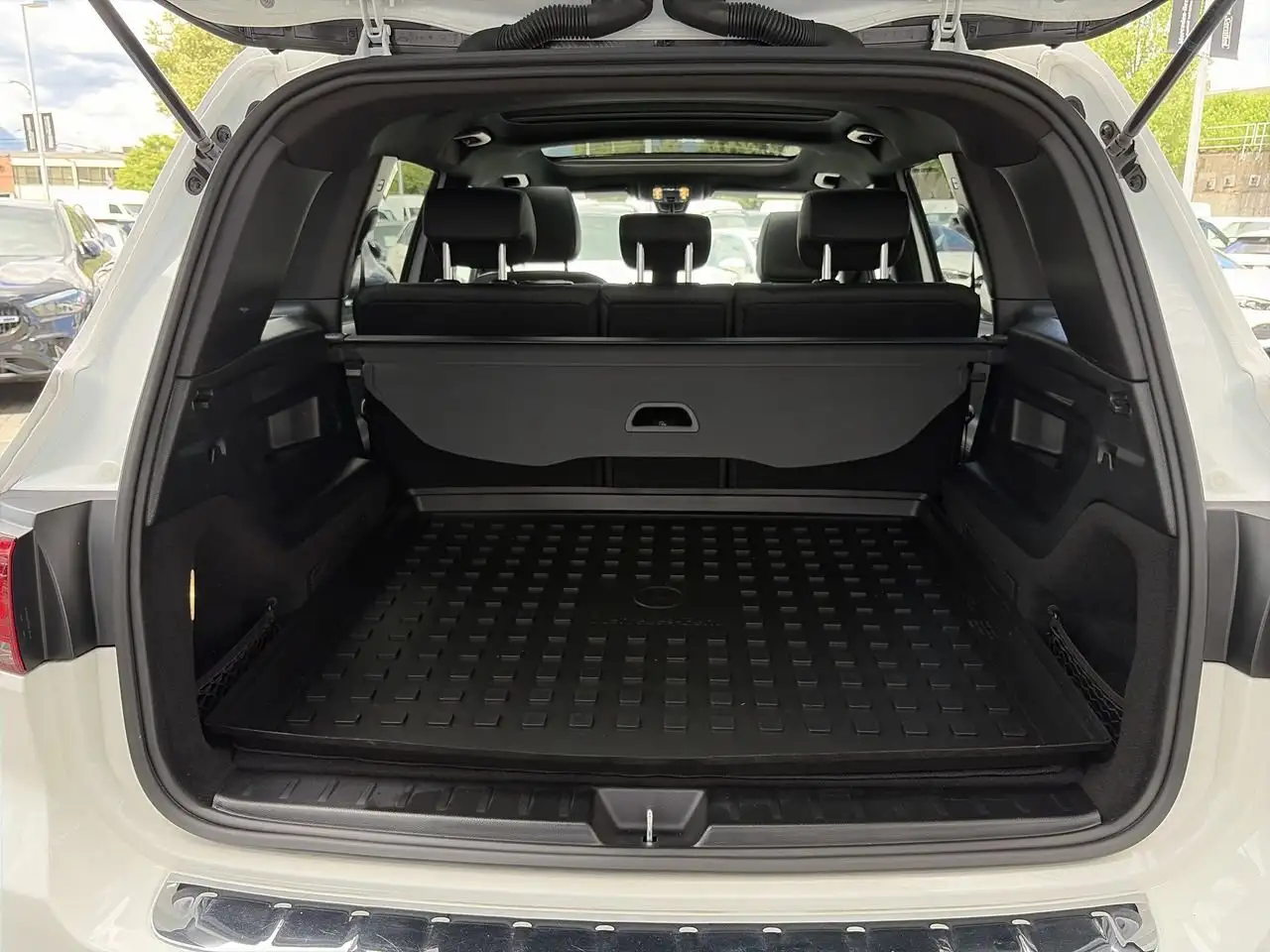 Mercedes-Benz GLB снимка Mercedes-Benz GLB