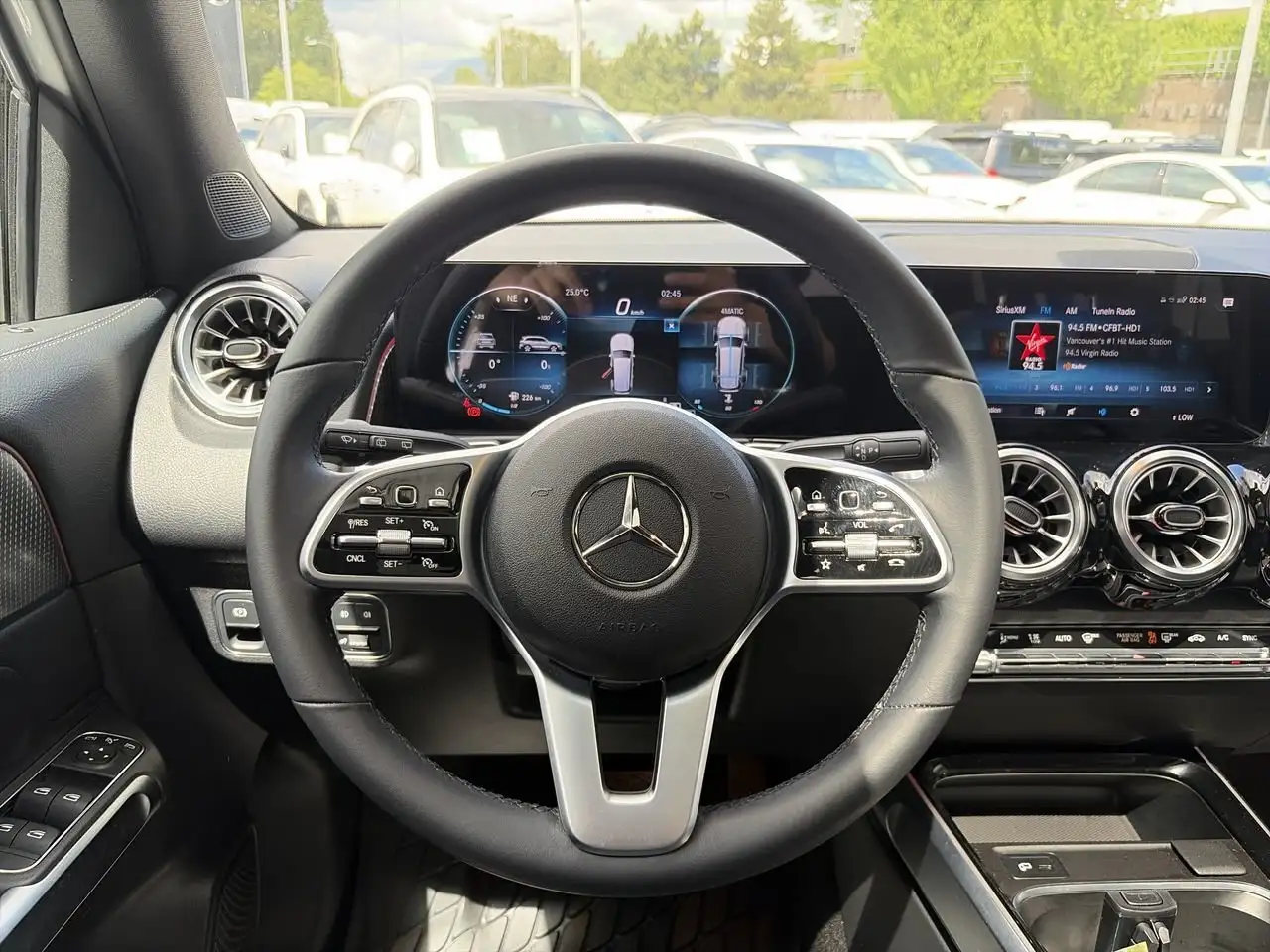 Mercedes-Benz GLB снимка Mercedes-Benz GLB