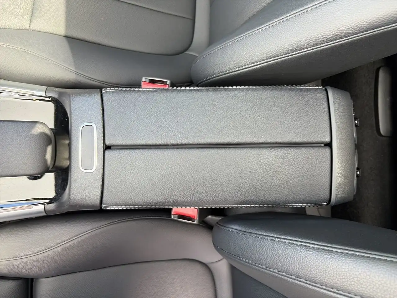 Mercedes-Benz GLB снимка Mercedes-Benz GLB