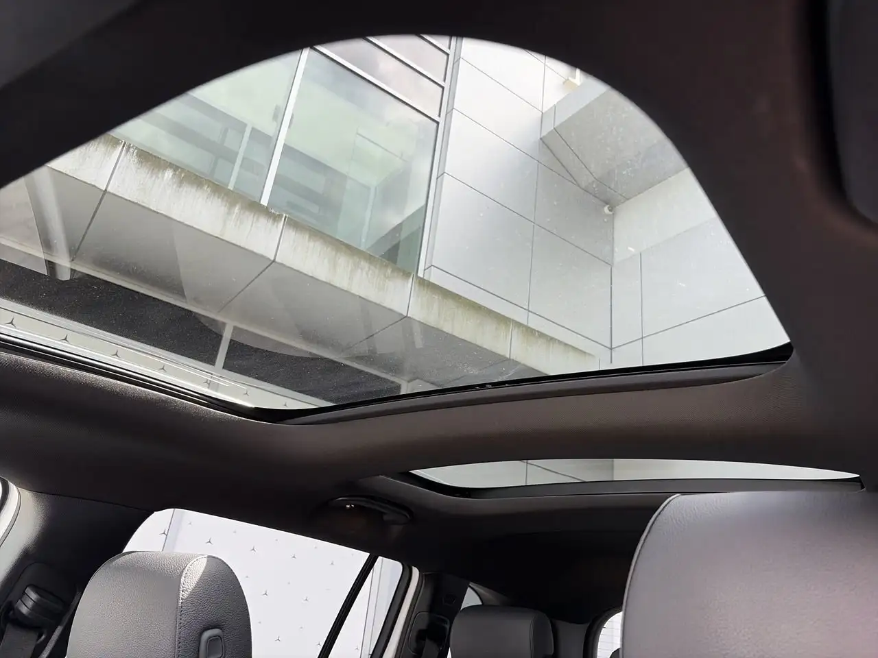 Mercedes-Benz GLB снимка Mercedes-Benz GLB