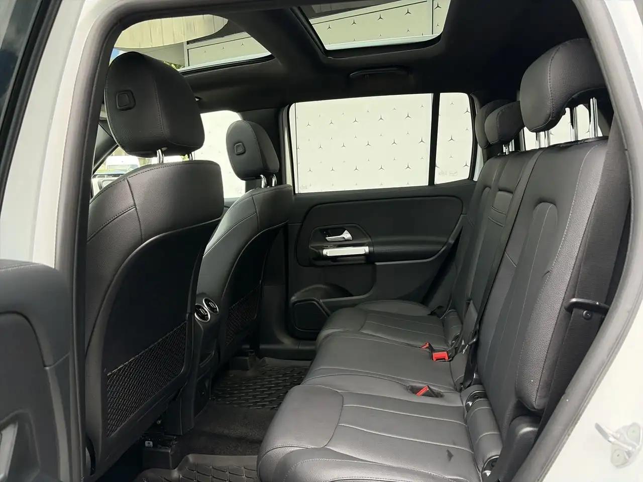 Mercedes-Benz GLB снимка Mercedes-Benz GLB