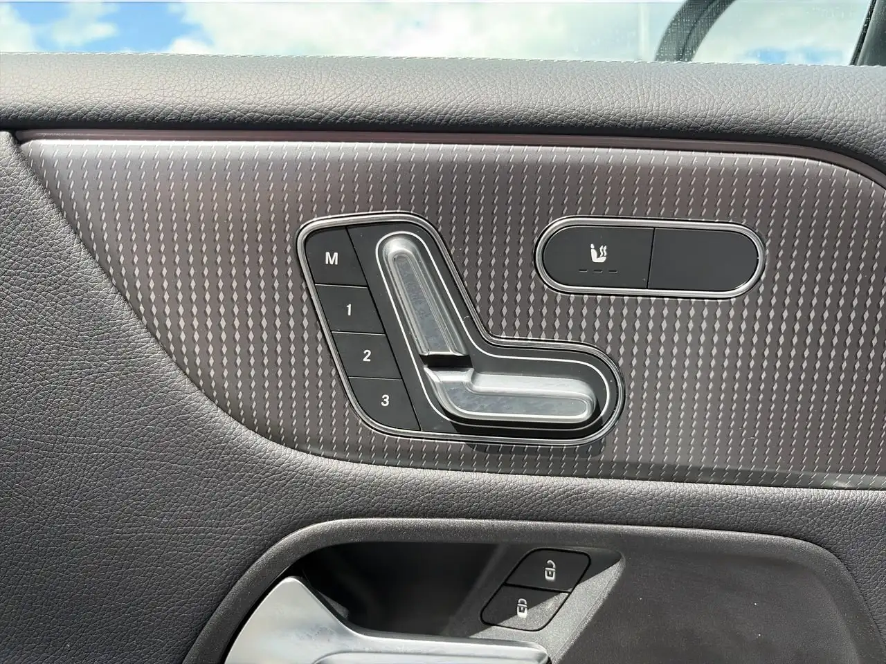 Mercedes-Benz GLB снимка Mercedes-Benz GLB