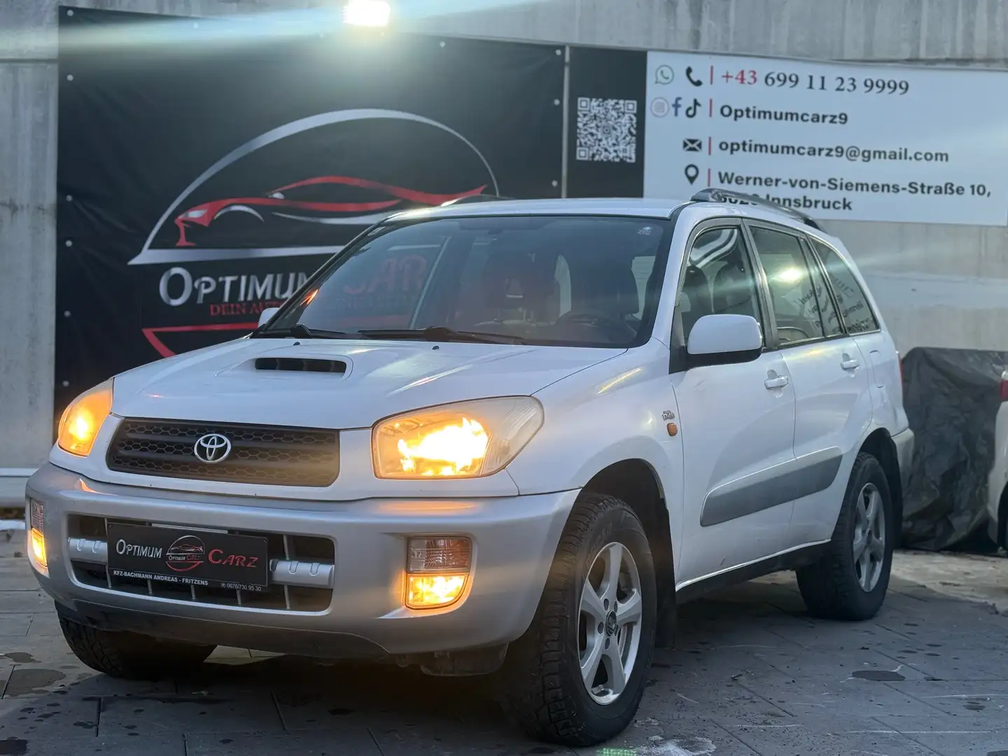 Toyota RAV4 2,0 D-4D Basis 4X4 Weiß - 1