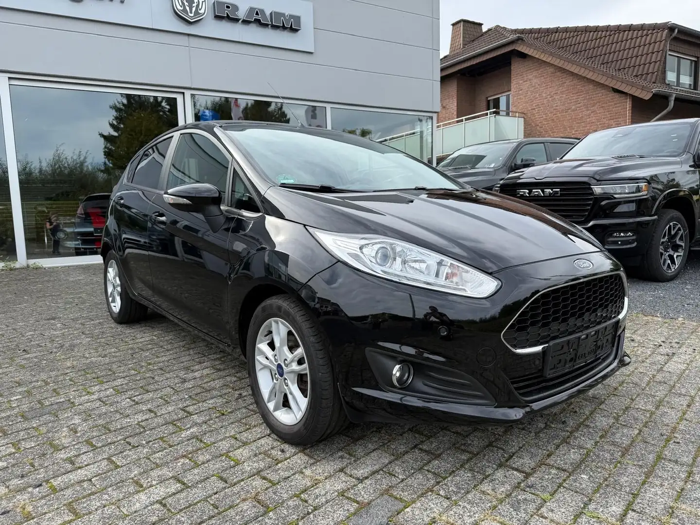 Ford Fiesta Celebration Noir - 2