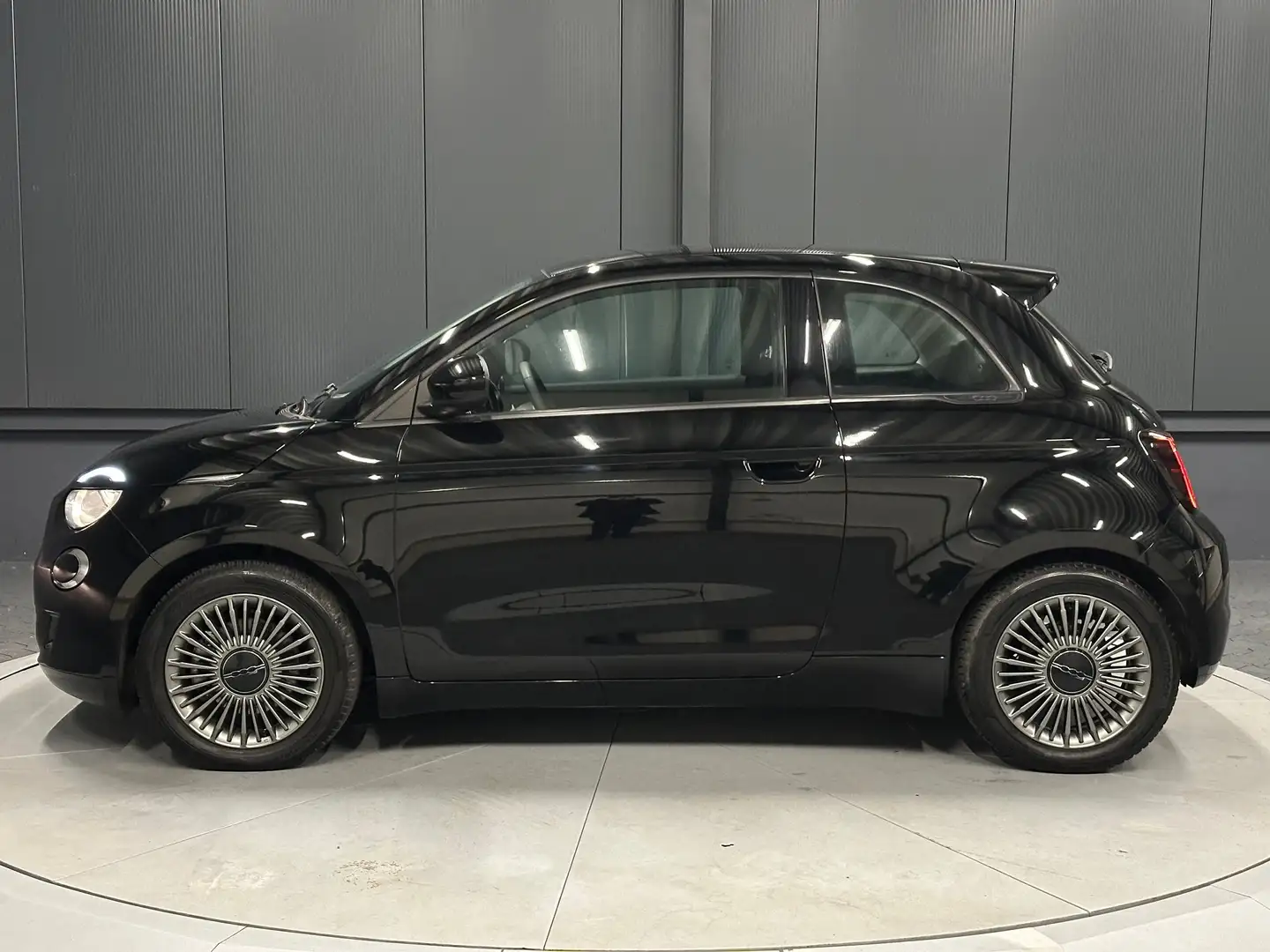 Fiat 500e Icon *ALU*NAVI*CarPlay*Sitzhz*Komfort-Paket*1.HAND Schwarz - 2