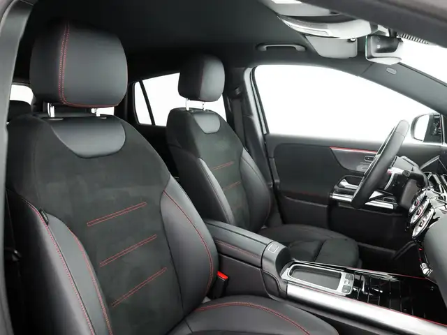 Mercedes-Benz GLA view 10