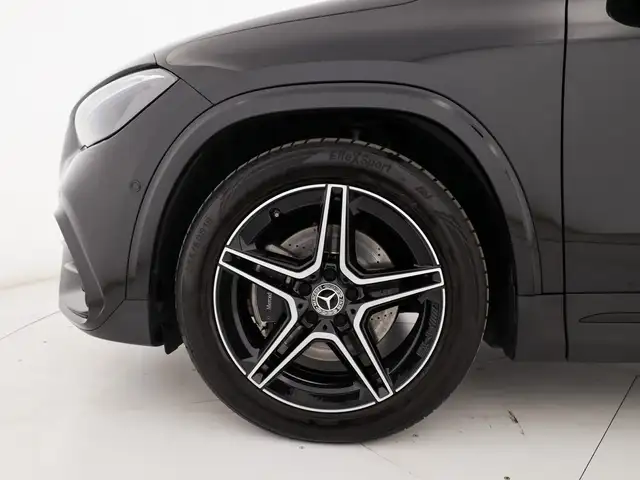 Mercedes-Benz GLA view 7
