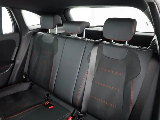 Mercedes-Benz GLA view 11