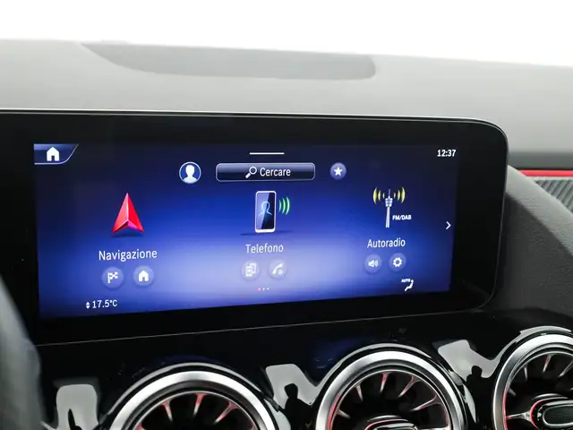 Mercedes-Benz GLA view 13