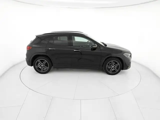 Mercedes-Benz GLA view 5