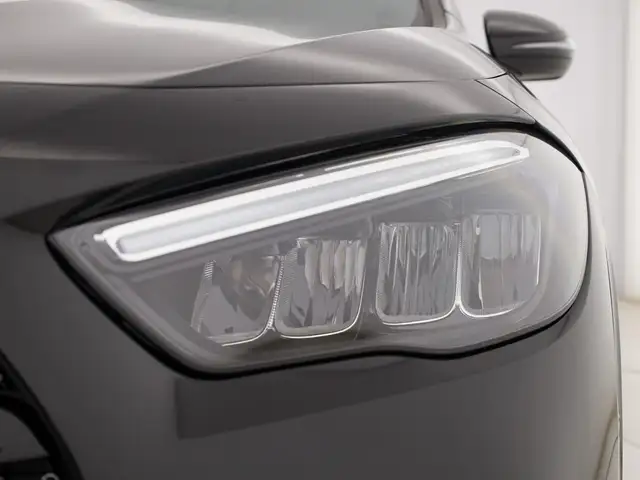 Mercedes-Benz GLA view 8