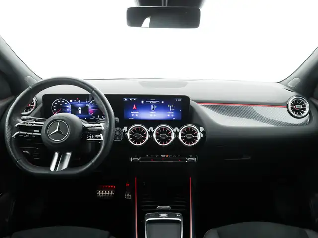 Mercedes-Benz GLA view 9