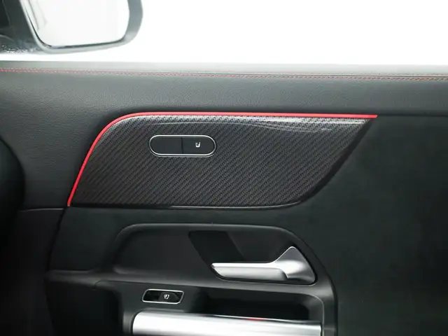 Mercedes-Benz GLA view 14