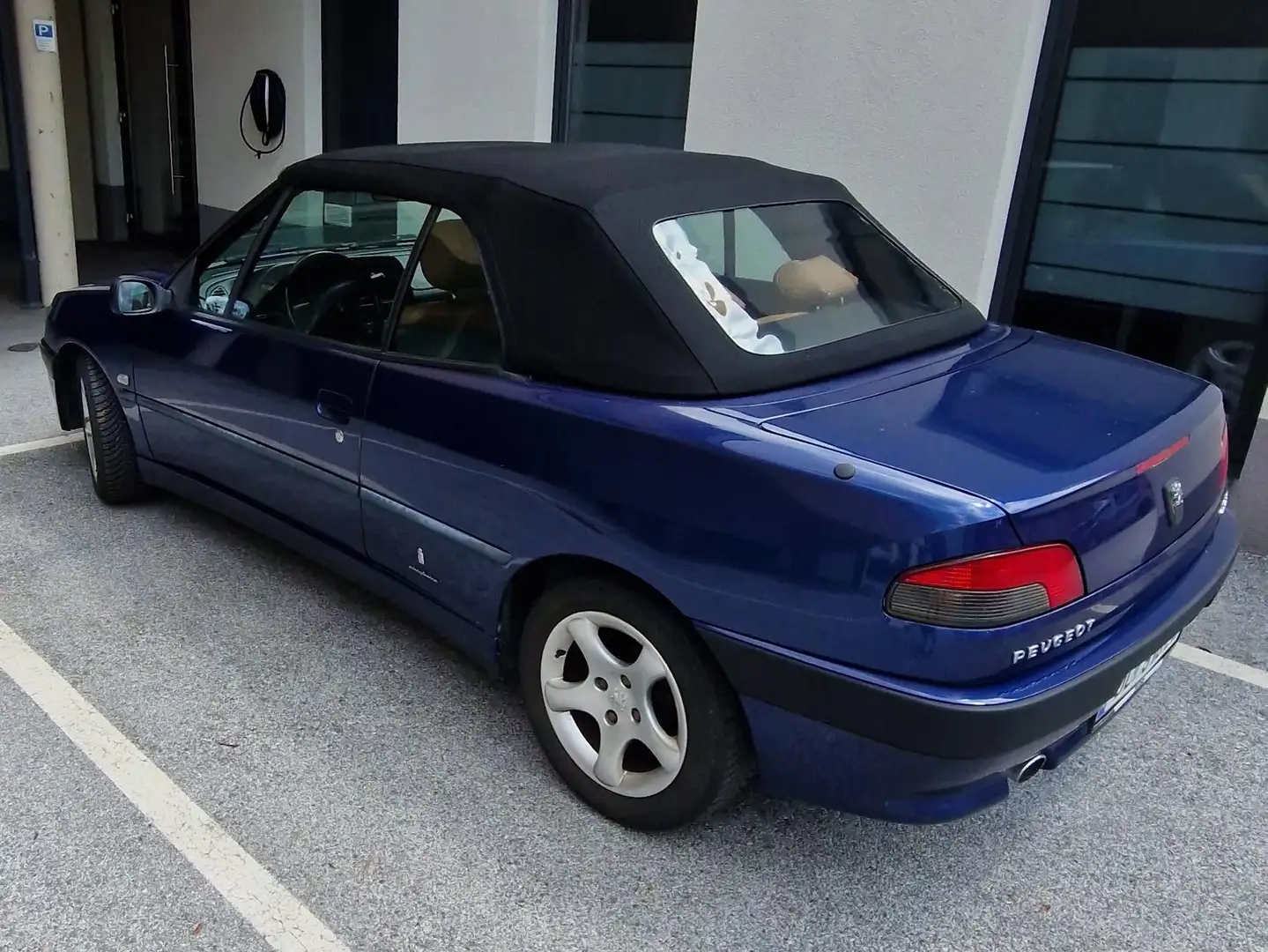 Peugeot 306 306 Cabrio 1,6 St. Tropez Blau - 2