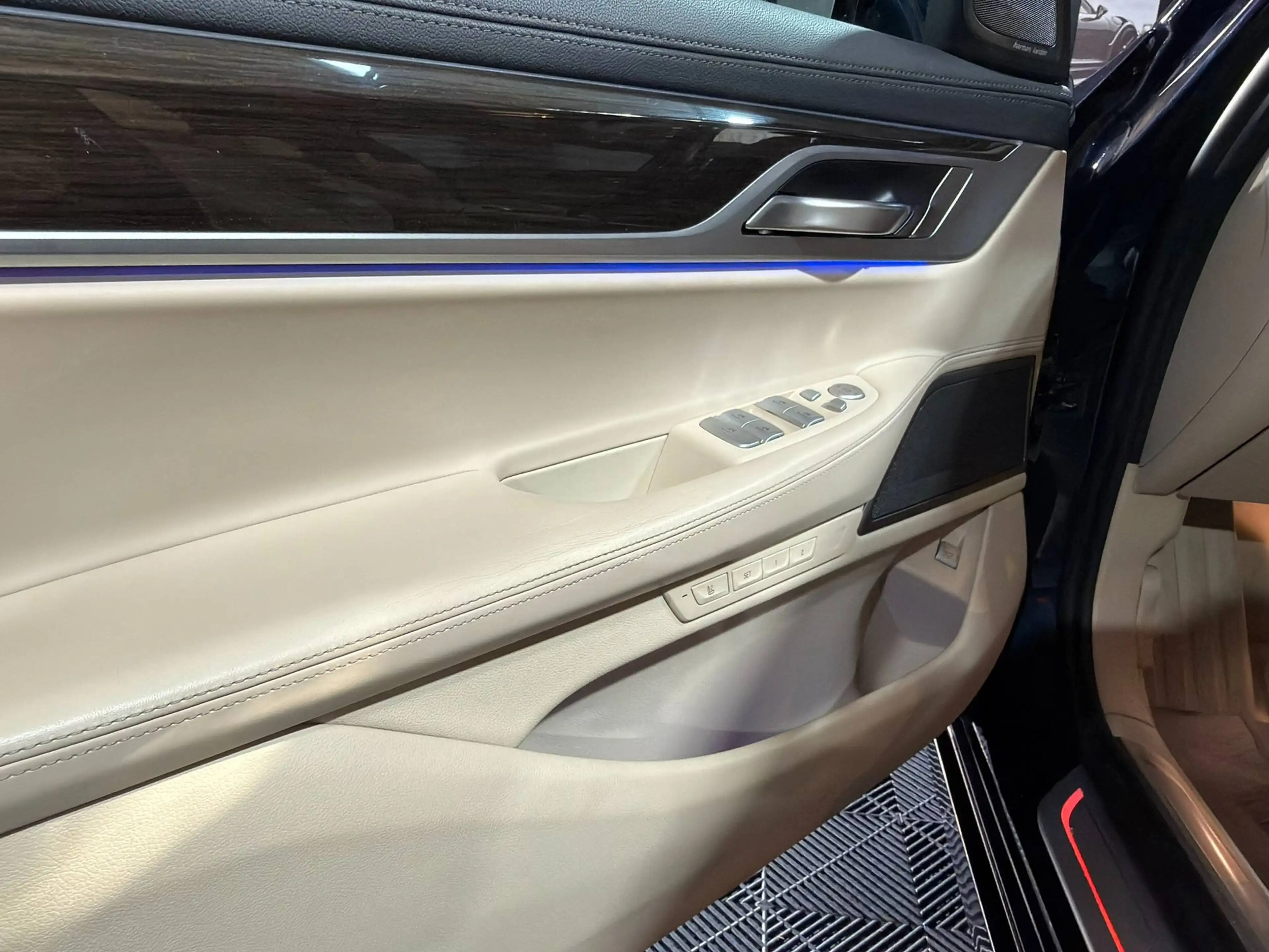 BMW 730 730 d xDrive — photo 13
