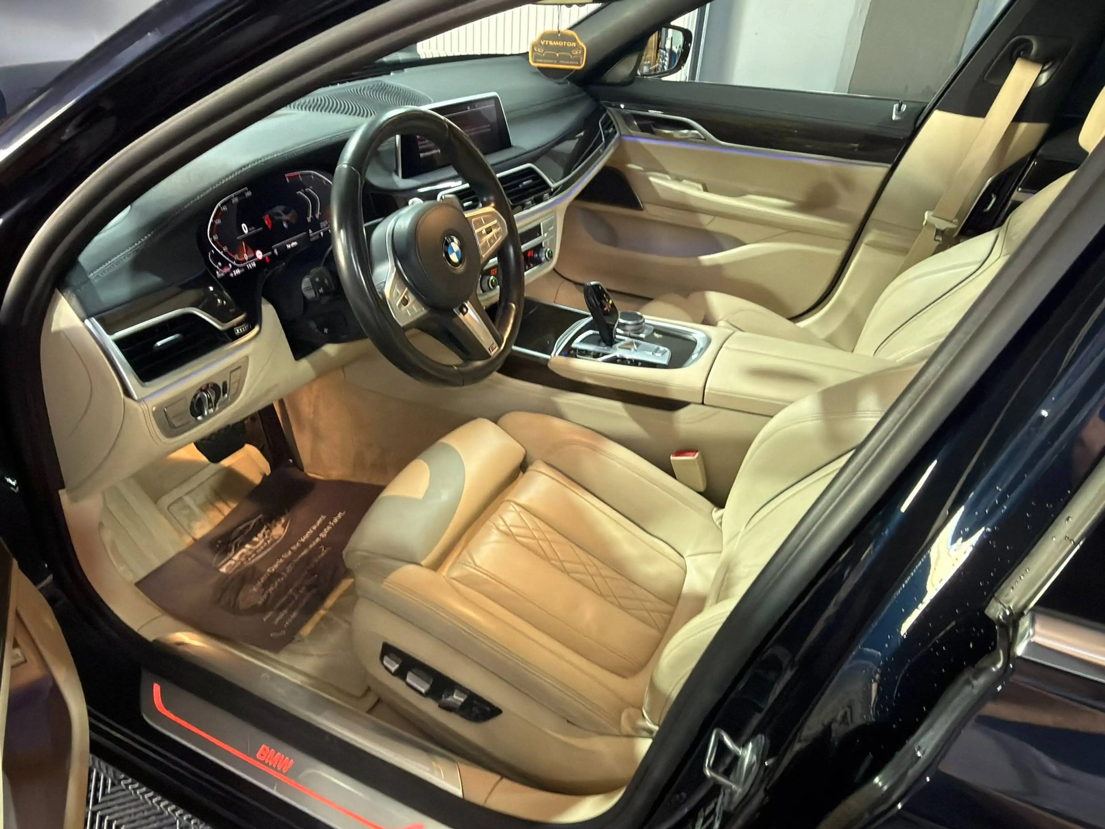 BMW 730 730 d xDrive — photo 12
