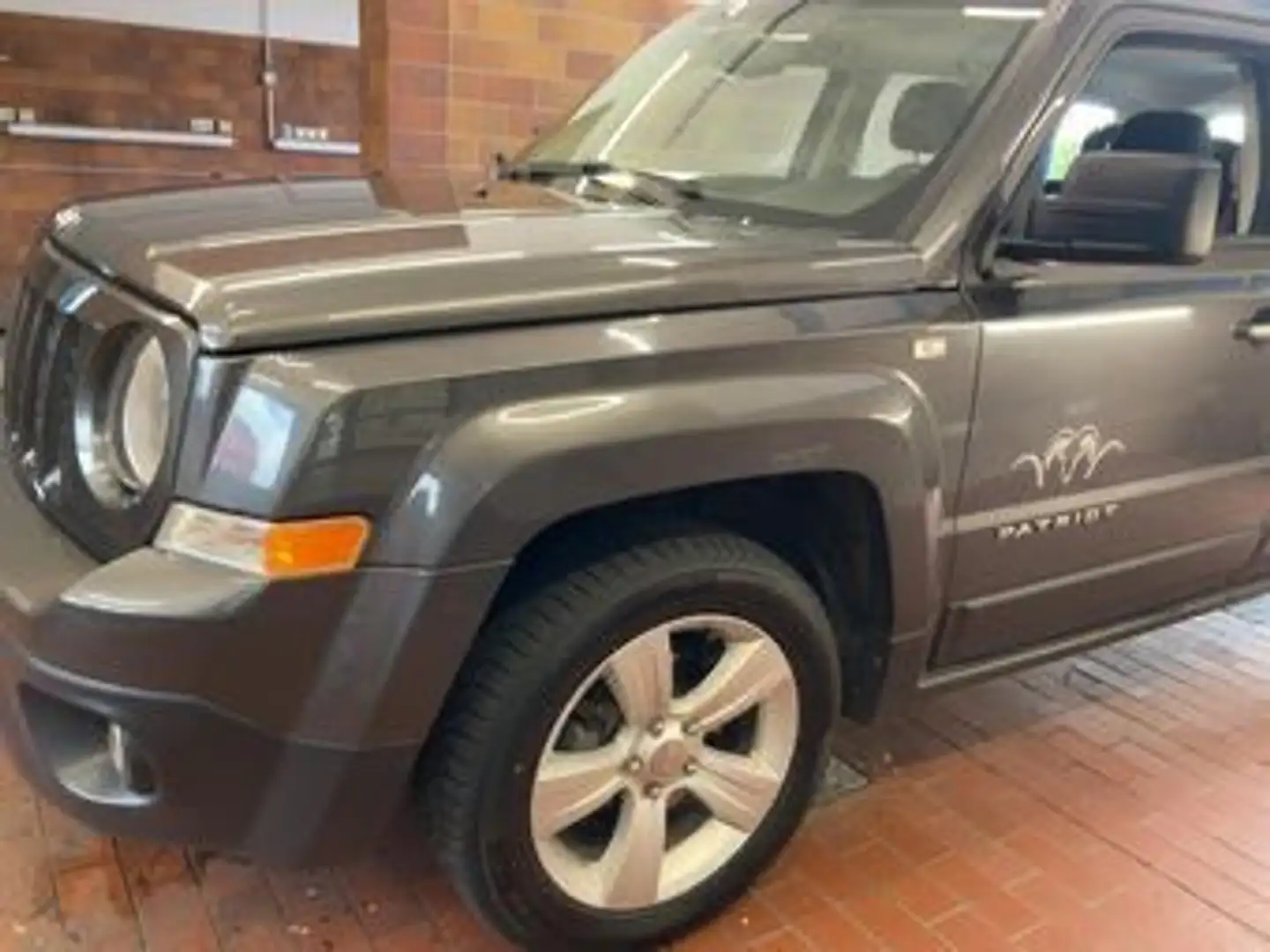 Jeep Patriot 2.4 Limited 4x4 Automatik/AHK siva - 1