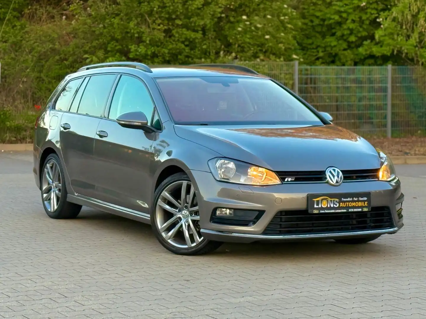 Volkswagen Golf VII Variant Cup BMT/NAVI/PDC/SHZ/ALLWETTER/ Gris - 1