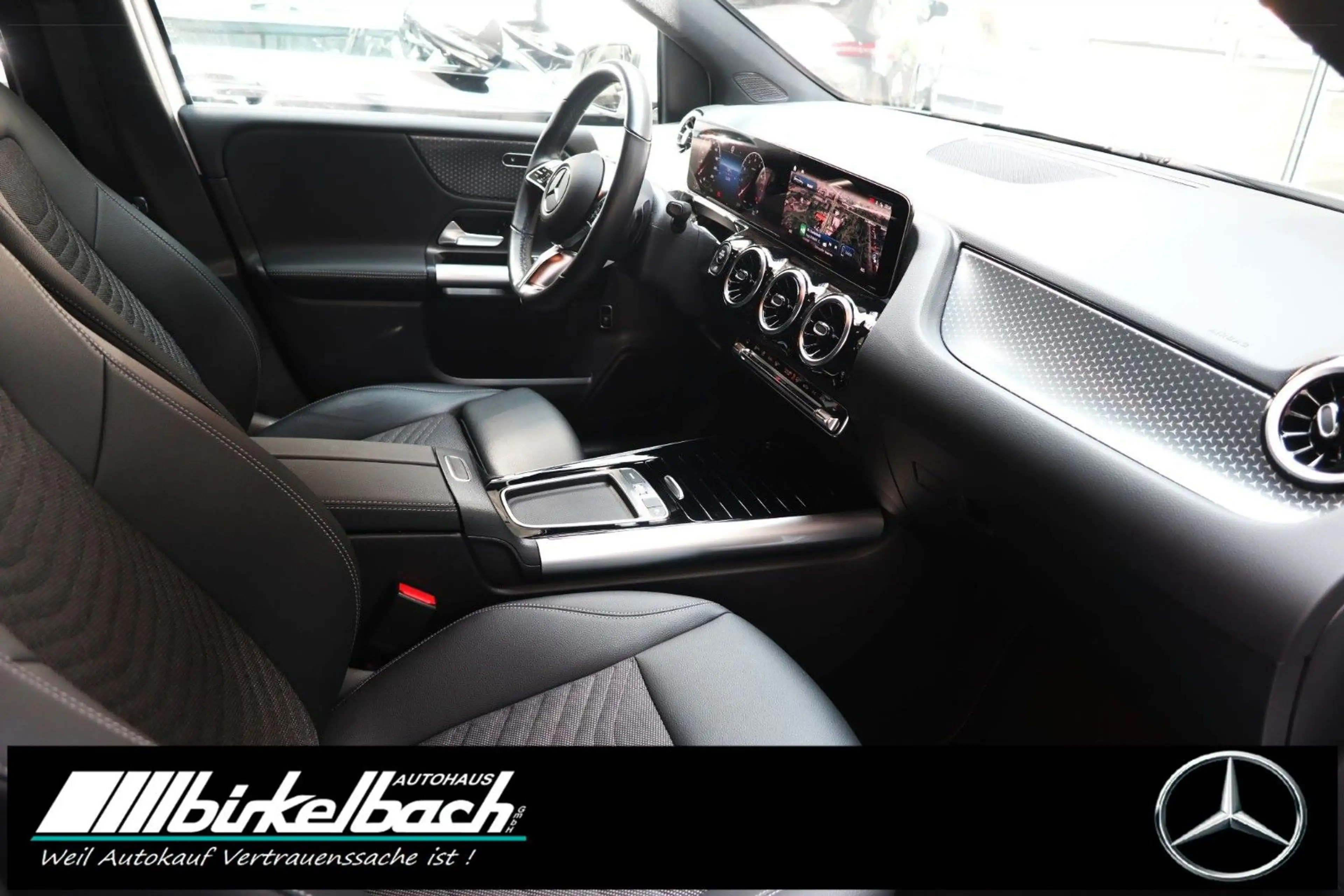 Mercedes-Benz B 220 4Matic — photo 9