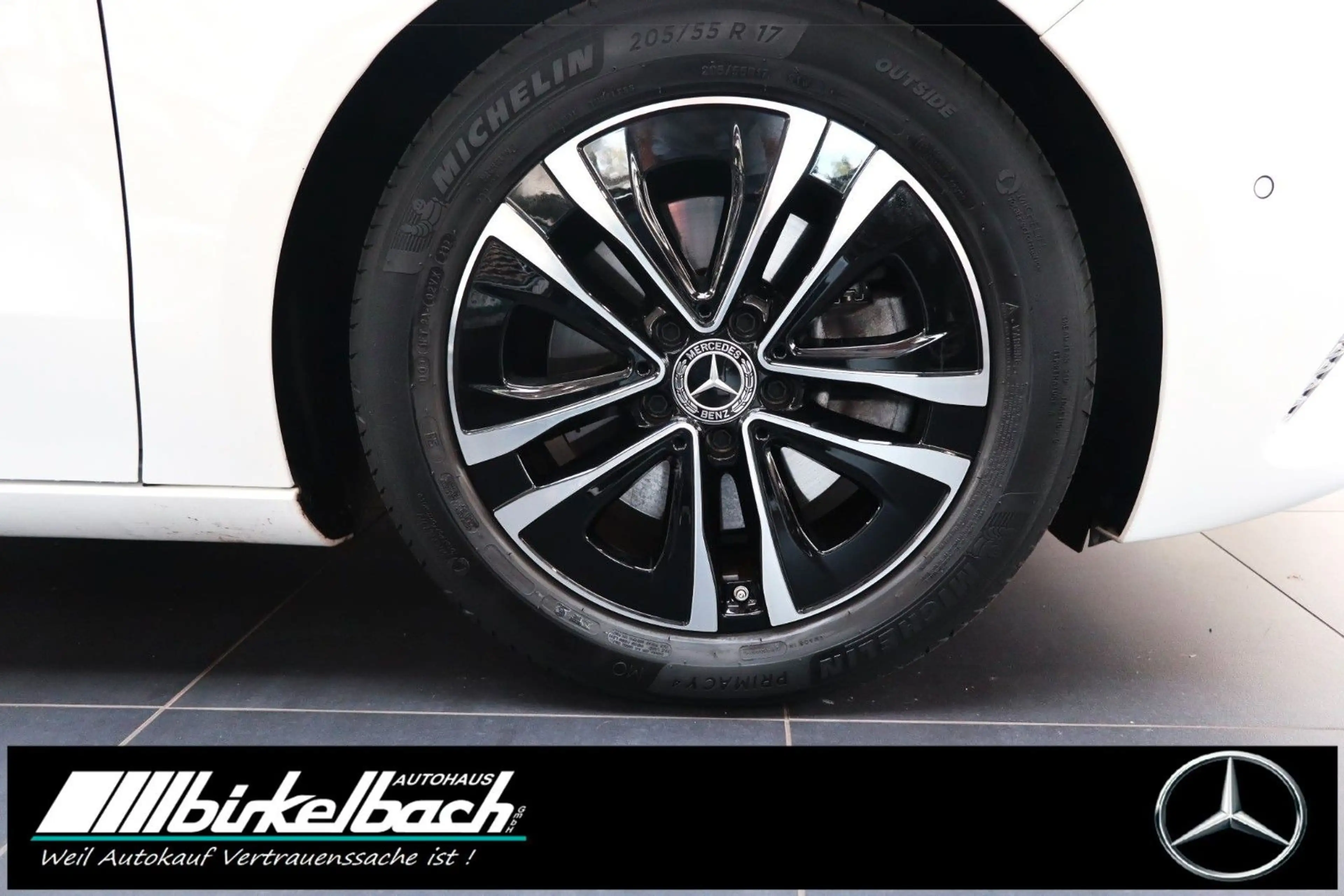 Mercedes-Benz B 220 4Matic — photo 14