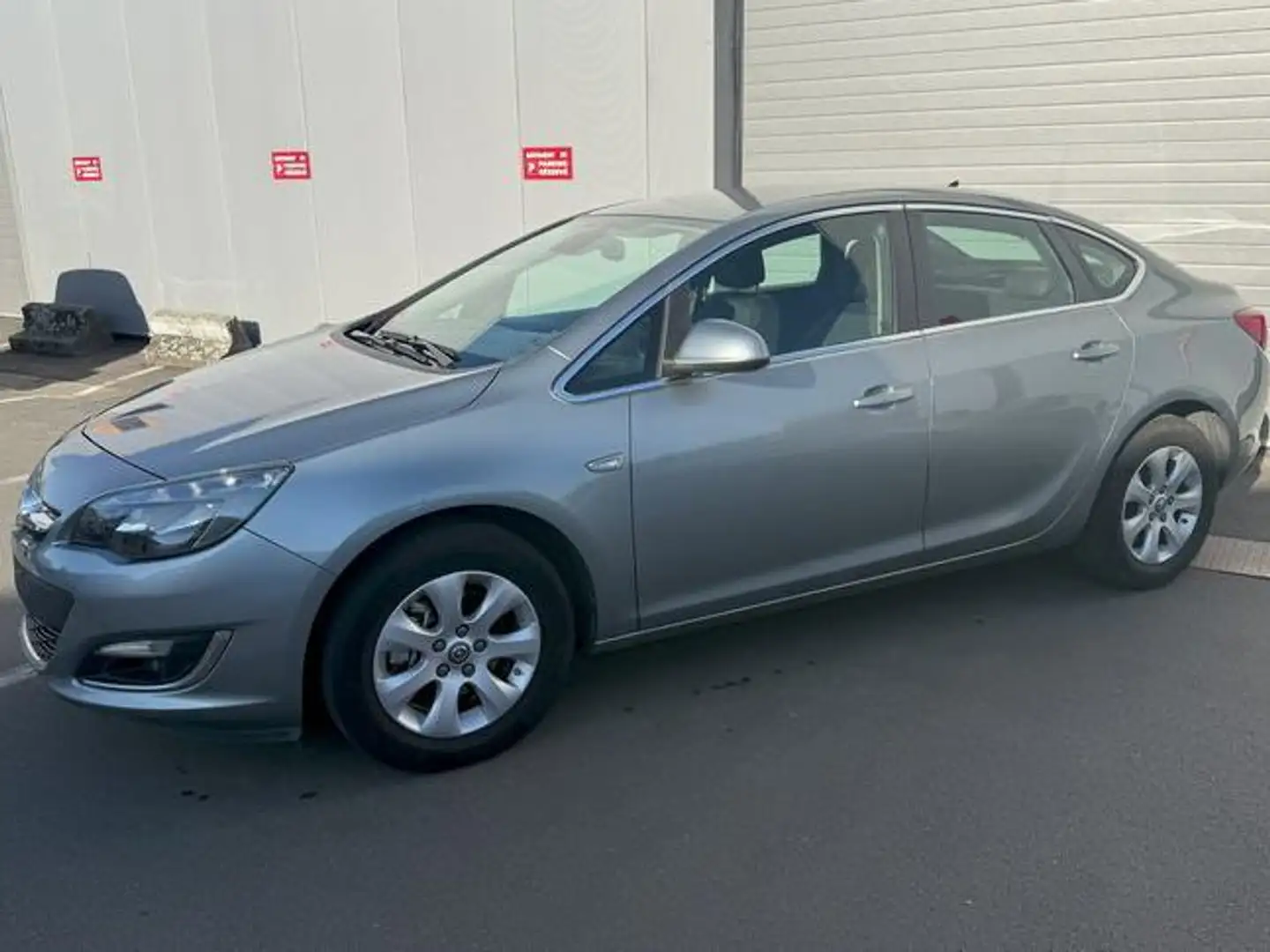 Opel Astra 1.6 CDTi AUTOMATIQUE - AIRCO Gris - 2