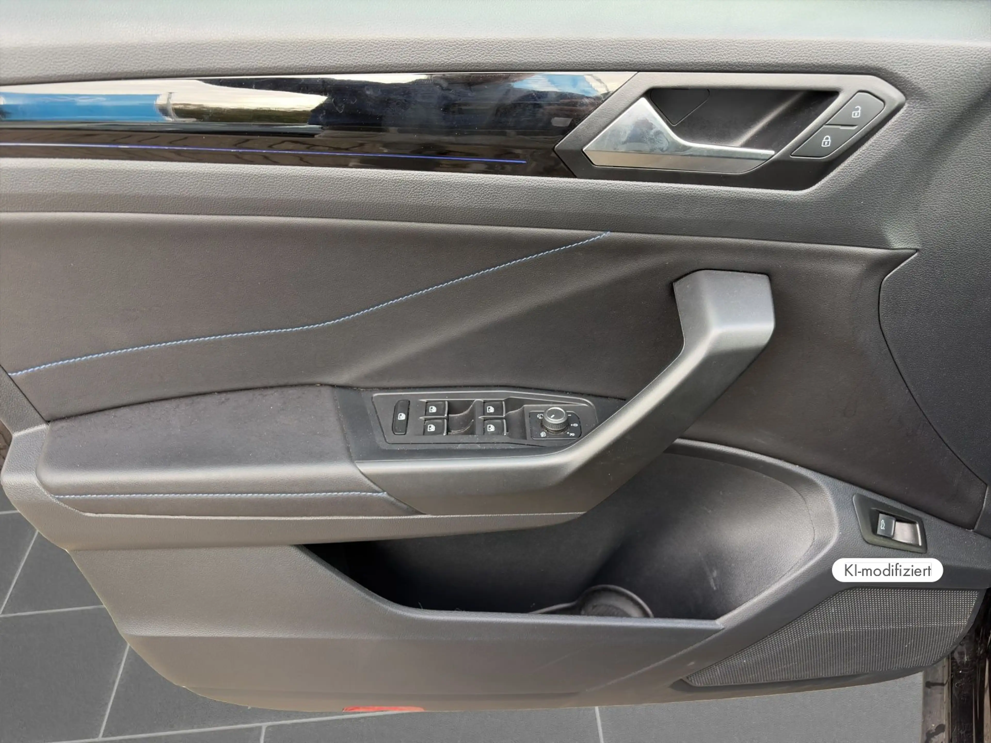 Volkswagen T-Roc R 2.0 TSI DSG AHK MATRIX LEDER DCC ACC — photo 13
