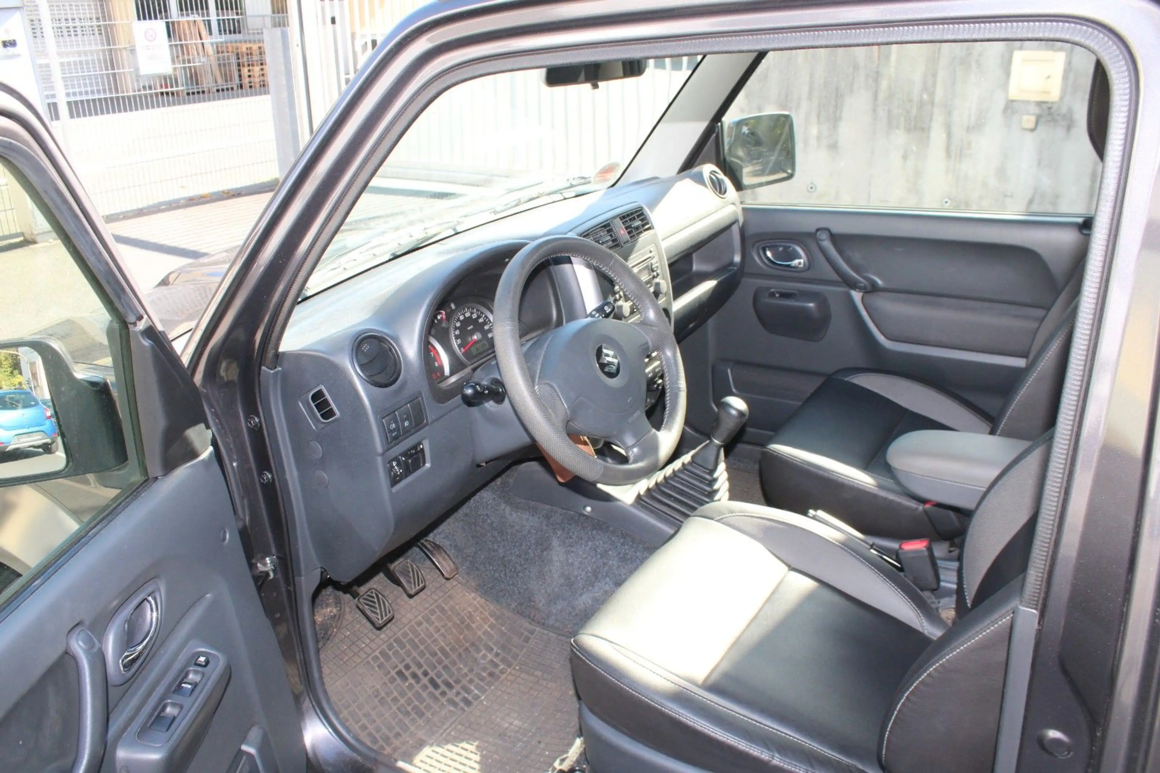 Suzuki Jimny Style Leder Klima Alu Sitzheiz AHK — photo 4