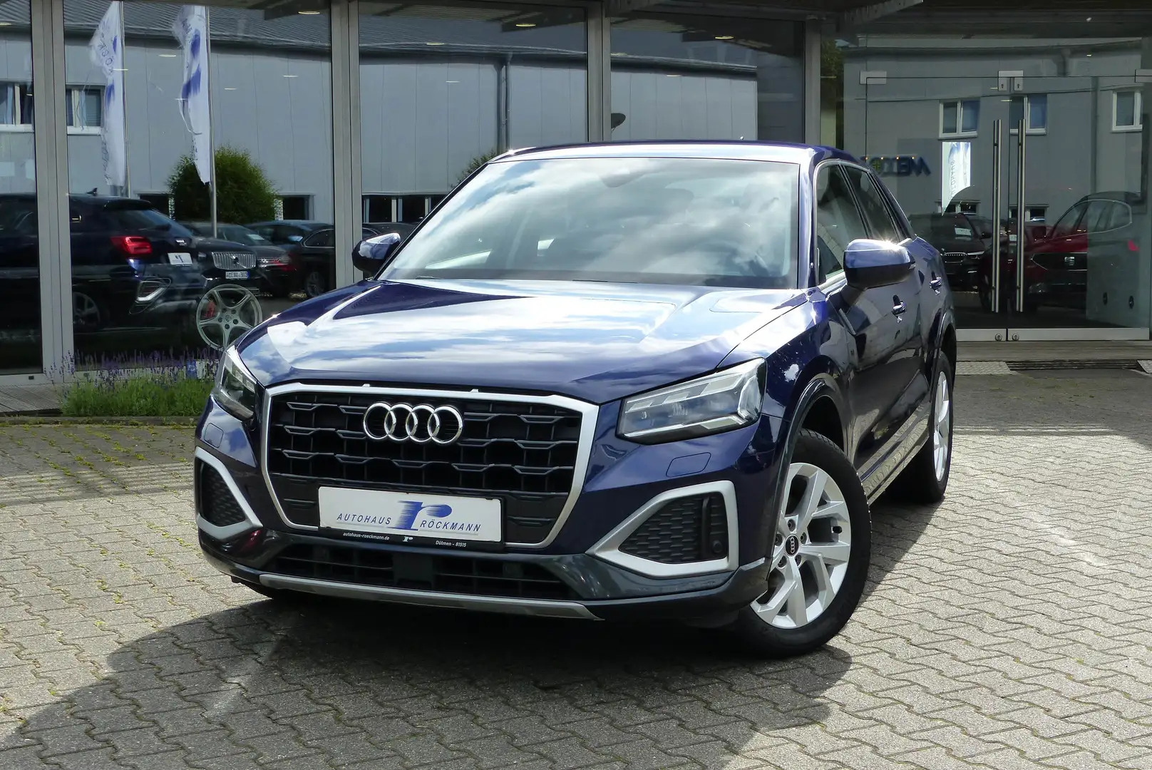 Audi Q2 30 TFSI Aut. AHK Kamera elHeckk.  Navi Blau - 2